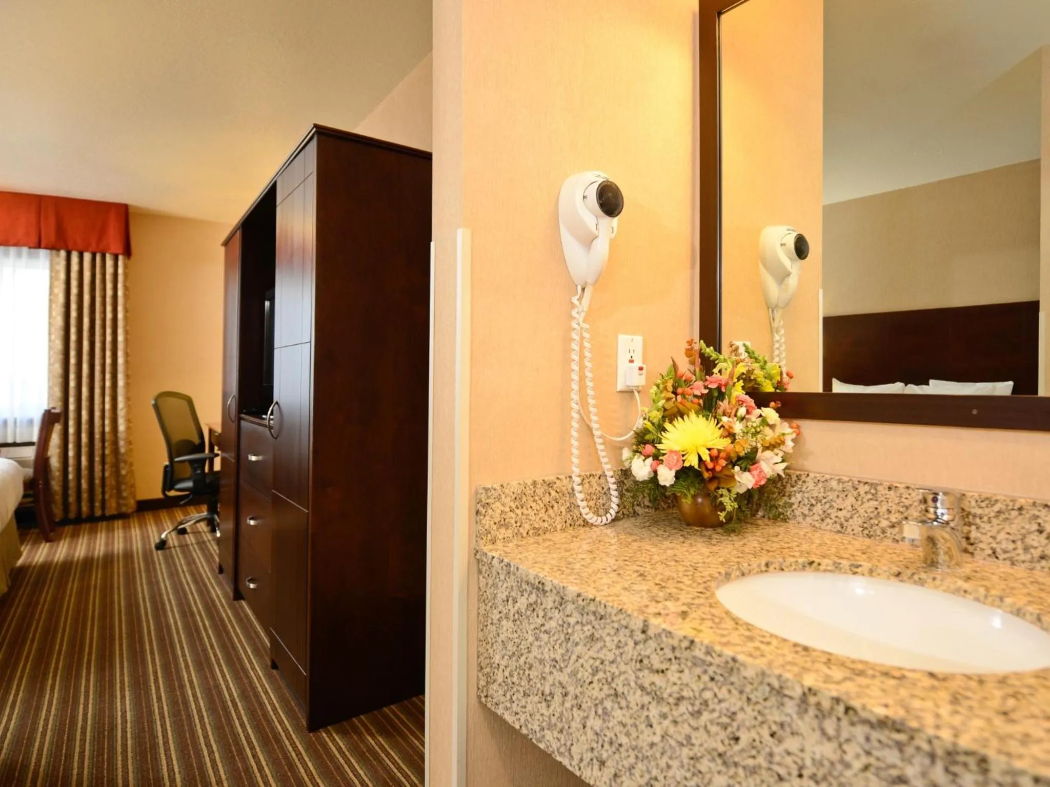 Bathroom in Yellowstone West Gate Hotel