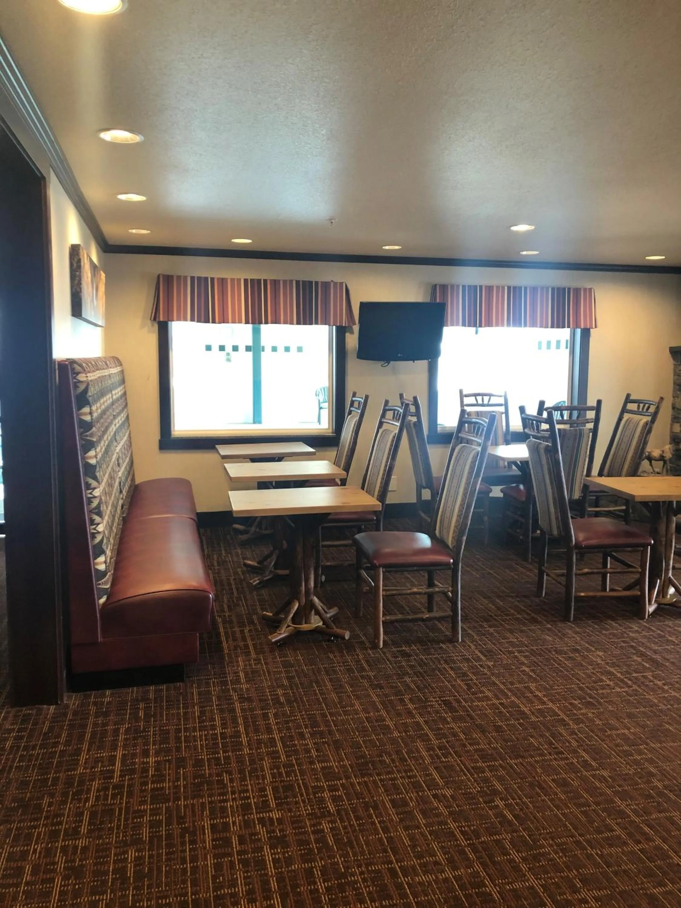 Breakfast in Yellowstone West Gate Hotel