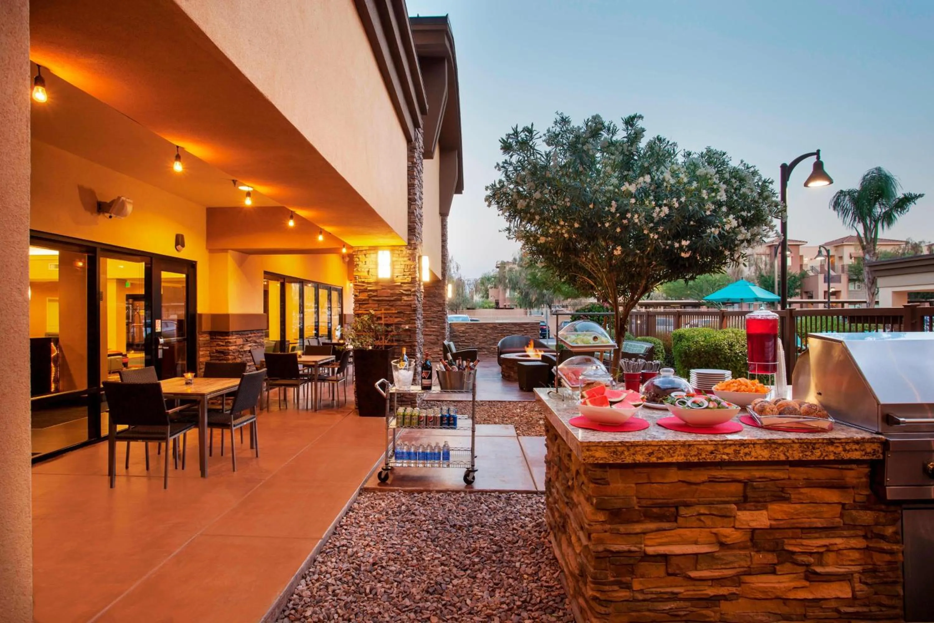 Restaurant/places to eat in Residence Inn Phoenix NW/Surprise
