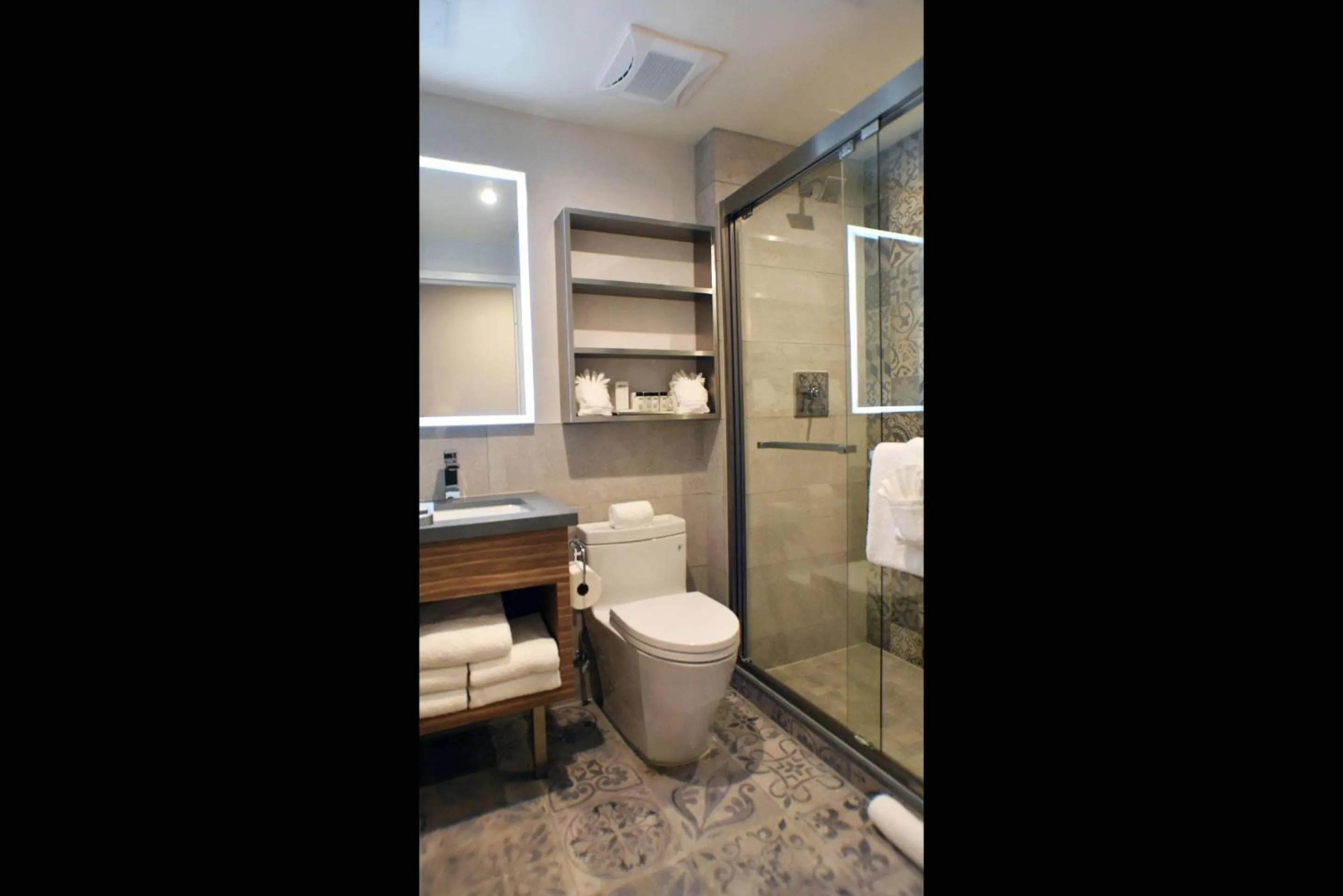 Bedroom in Insignia Hotel Brooklyn, an Ascend Collection Hotel