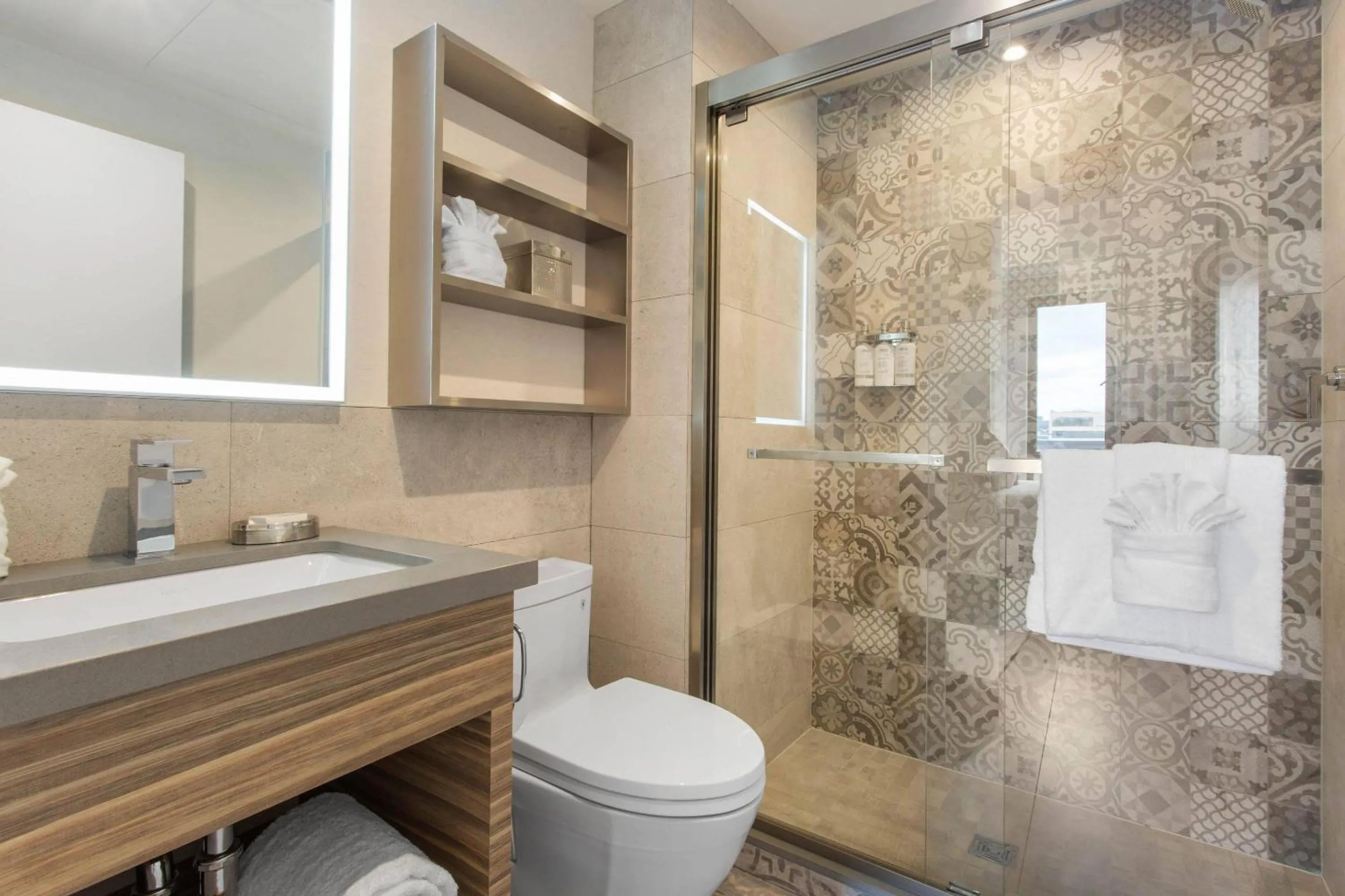 Bedroom in Insignia Hotel Brooklyn, an Ascend Collection Hotel