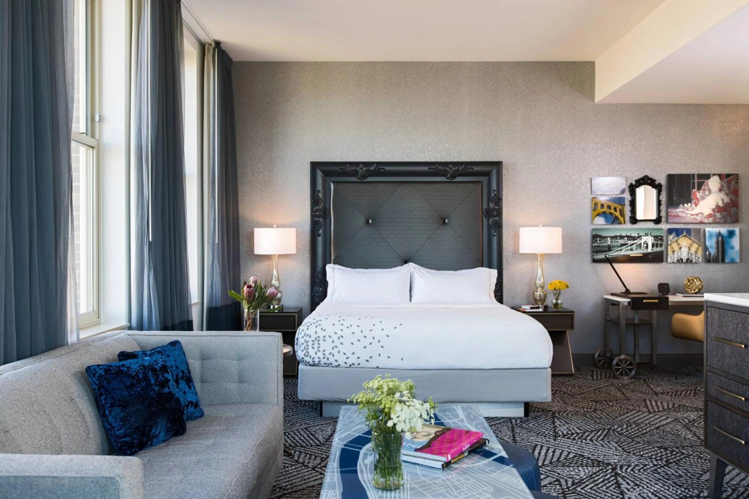 Bedroom, Bed in Renaissance Pittsburgh Hotel