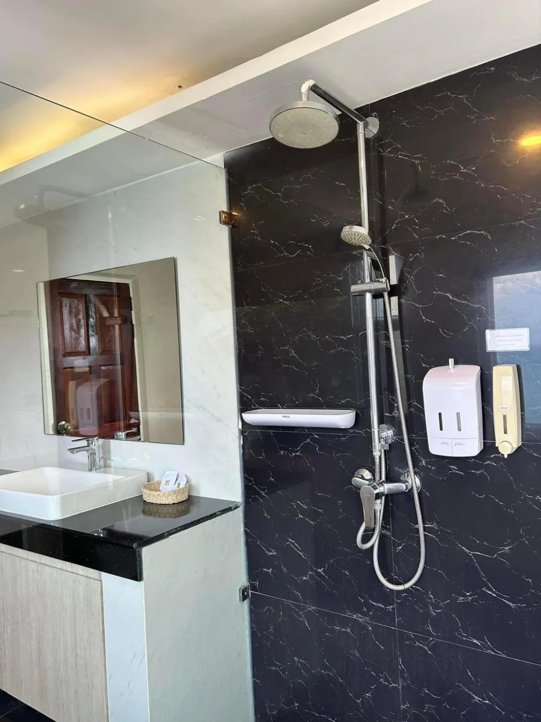 Bathroom in Cliff Lanta Suite-Koh Lanta Krabi