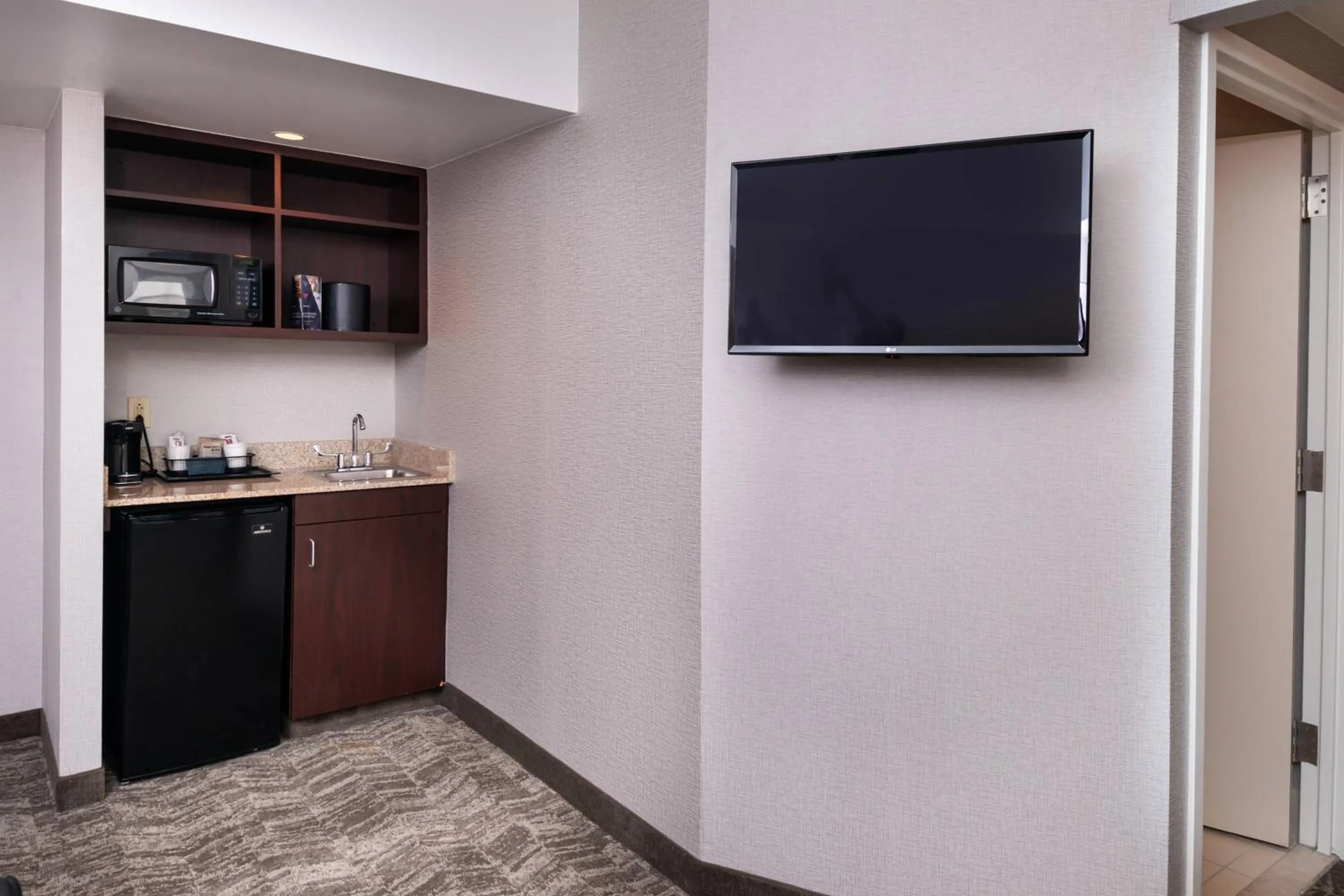 Living room in SpringHill Suites by Marriott Pittsburgh North Shore