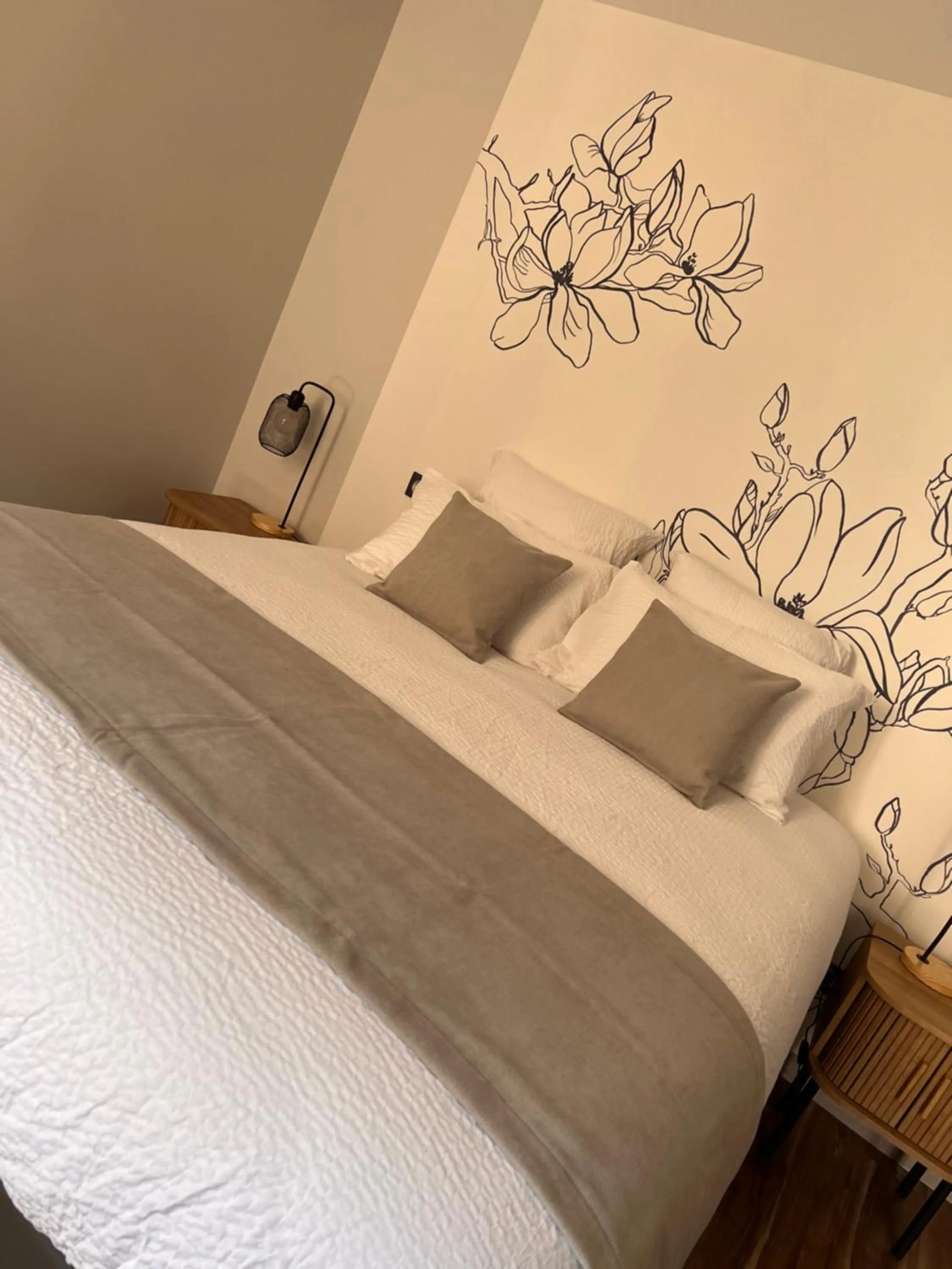 Bedroom, Bed in Logis Hôtel de france