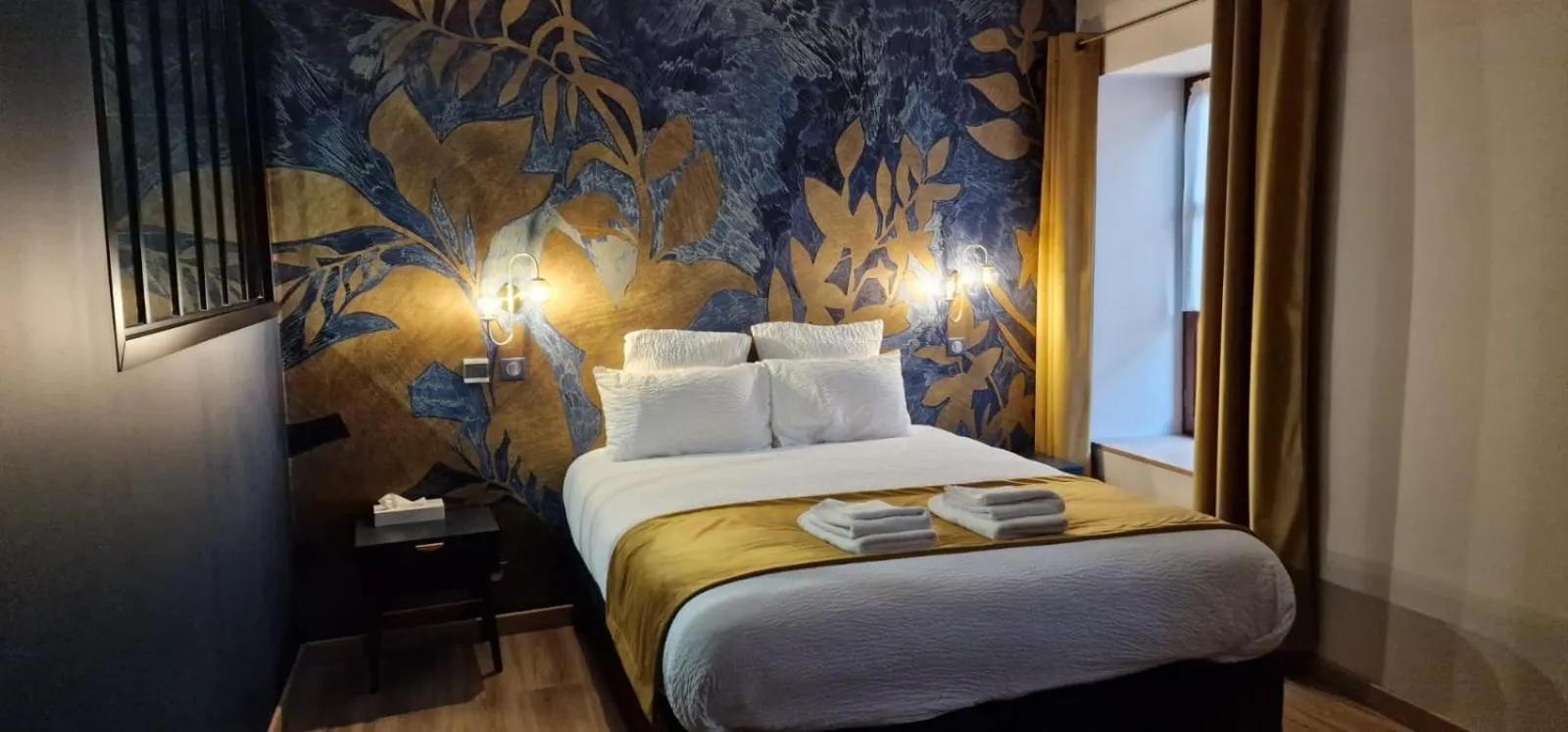 Bed in Logis Hôtel de france