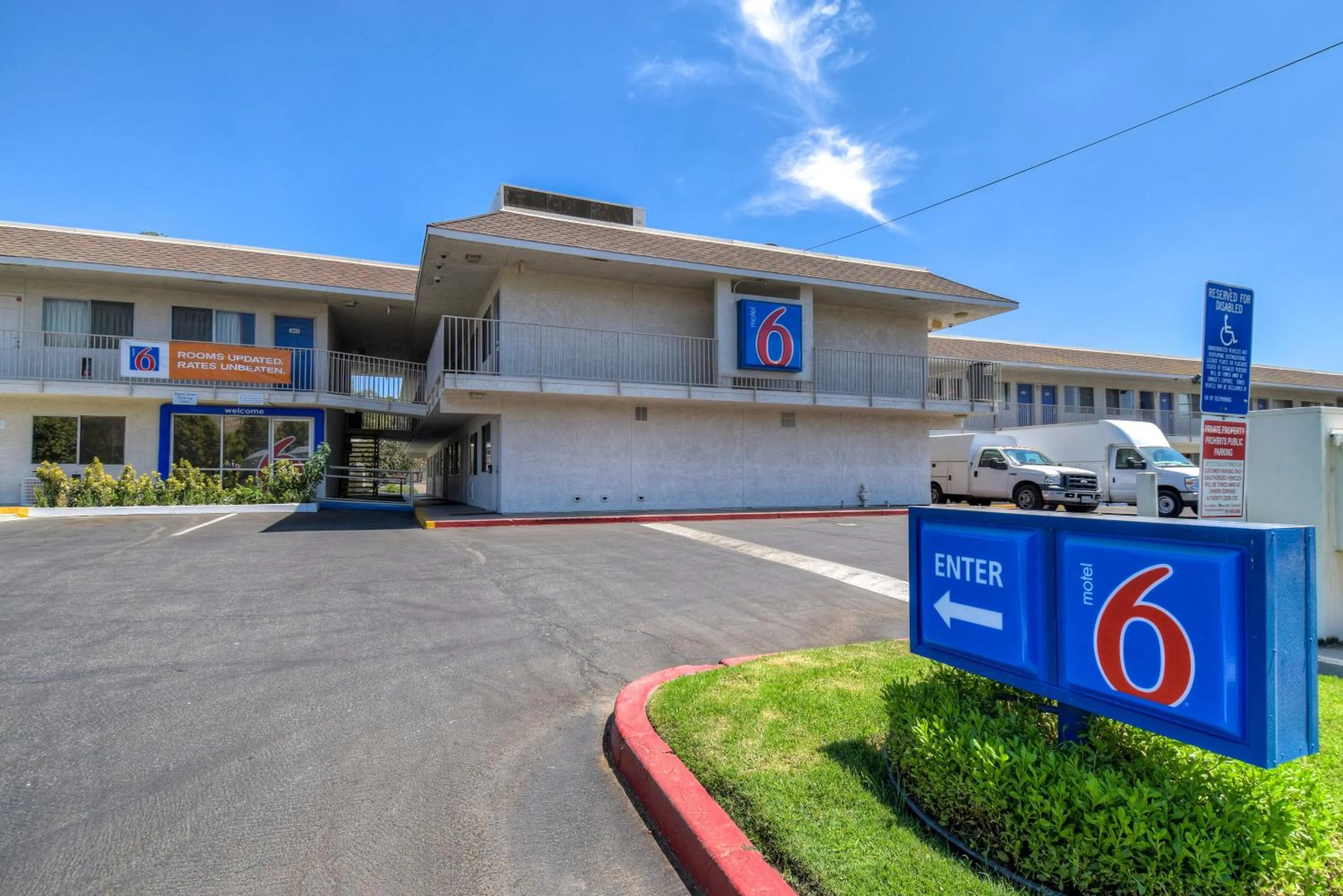 Facade/entrance in Motel 6-Jurupa Valley, CA - Riverside West