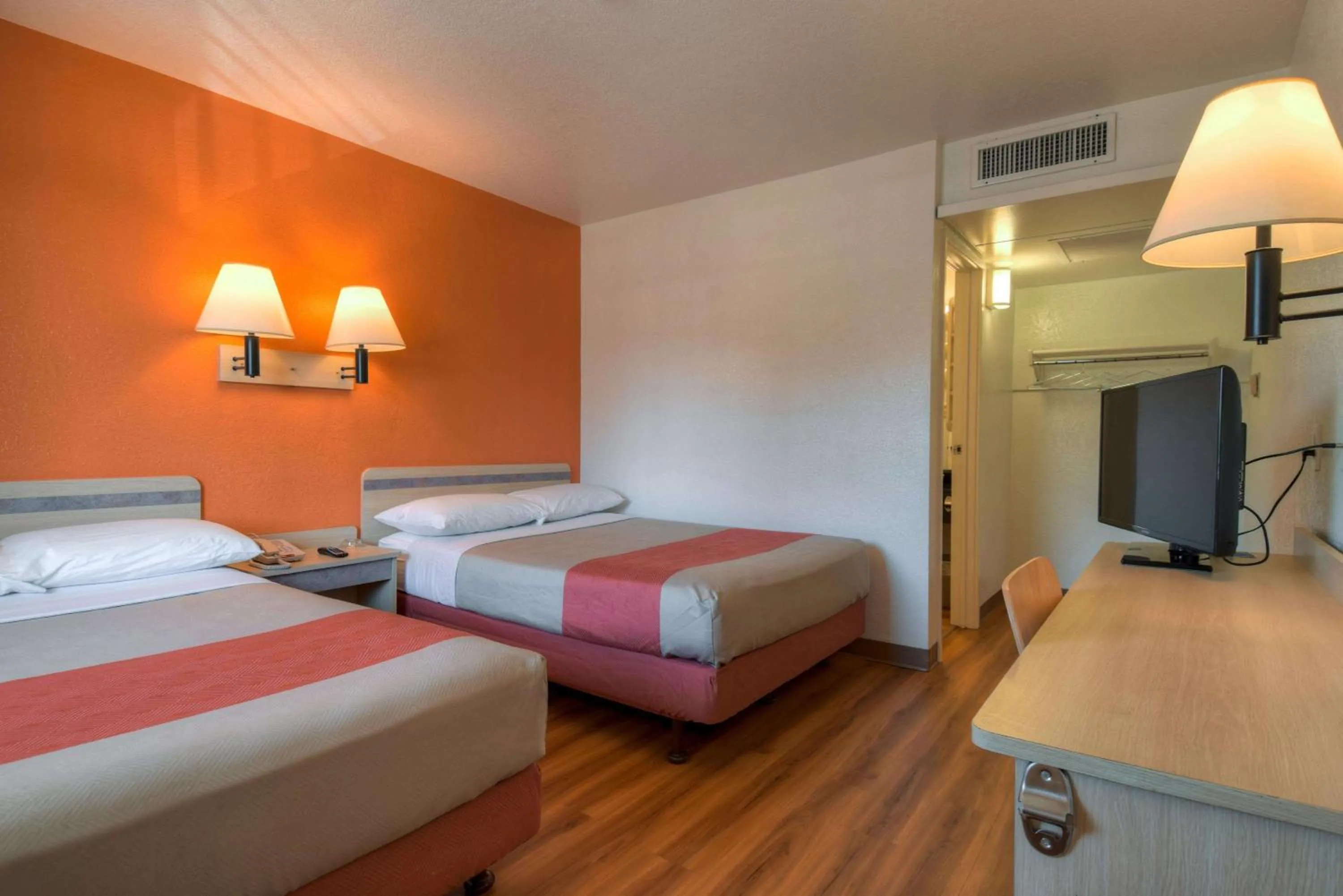 Photo of the whole room, Bed in Motel 6-Jurupa Valley, CA - Riverside West