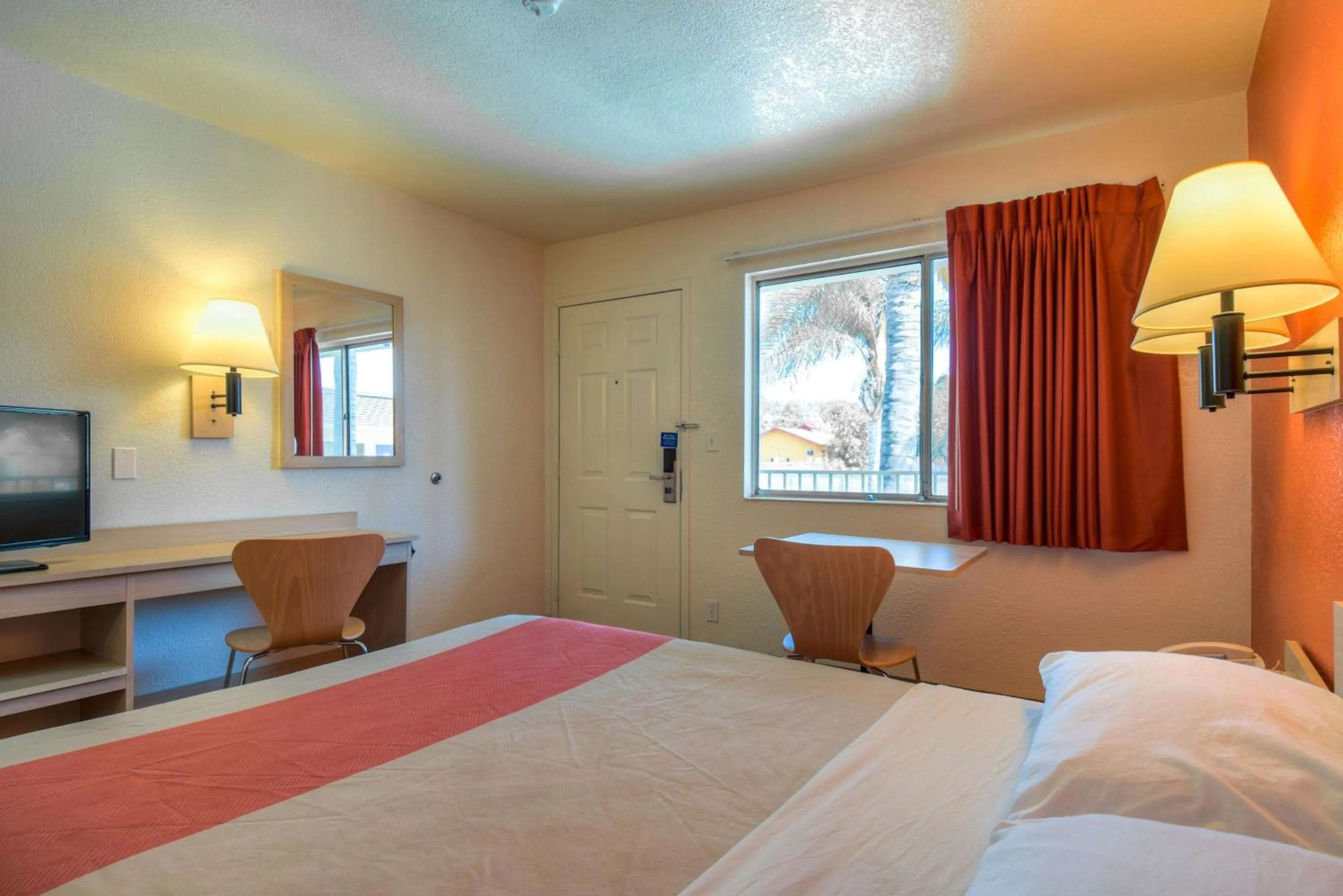 TV and multimedia, Bed in Motel 6-Jurupa Valley, CA - Riverside West