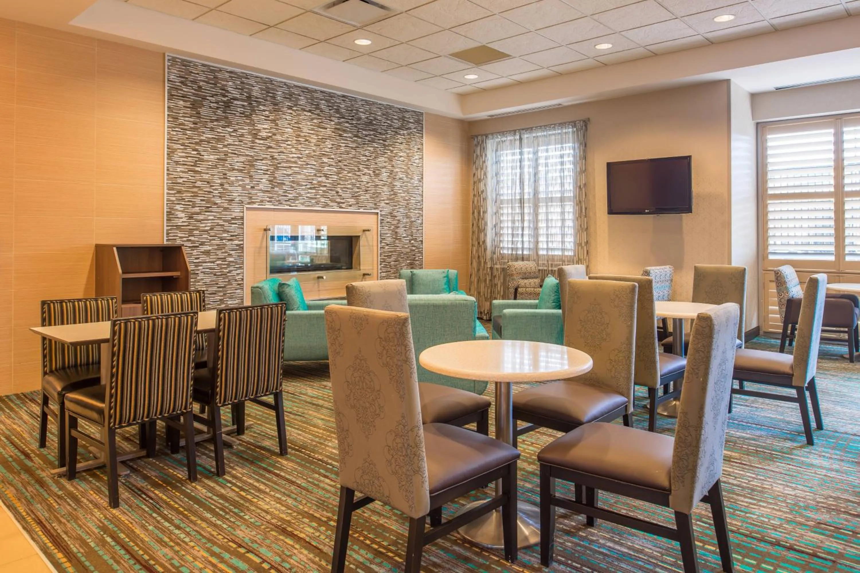 Restaurant/places to eat in Residence Inn Pittsburgh North Shore