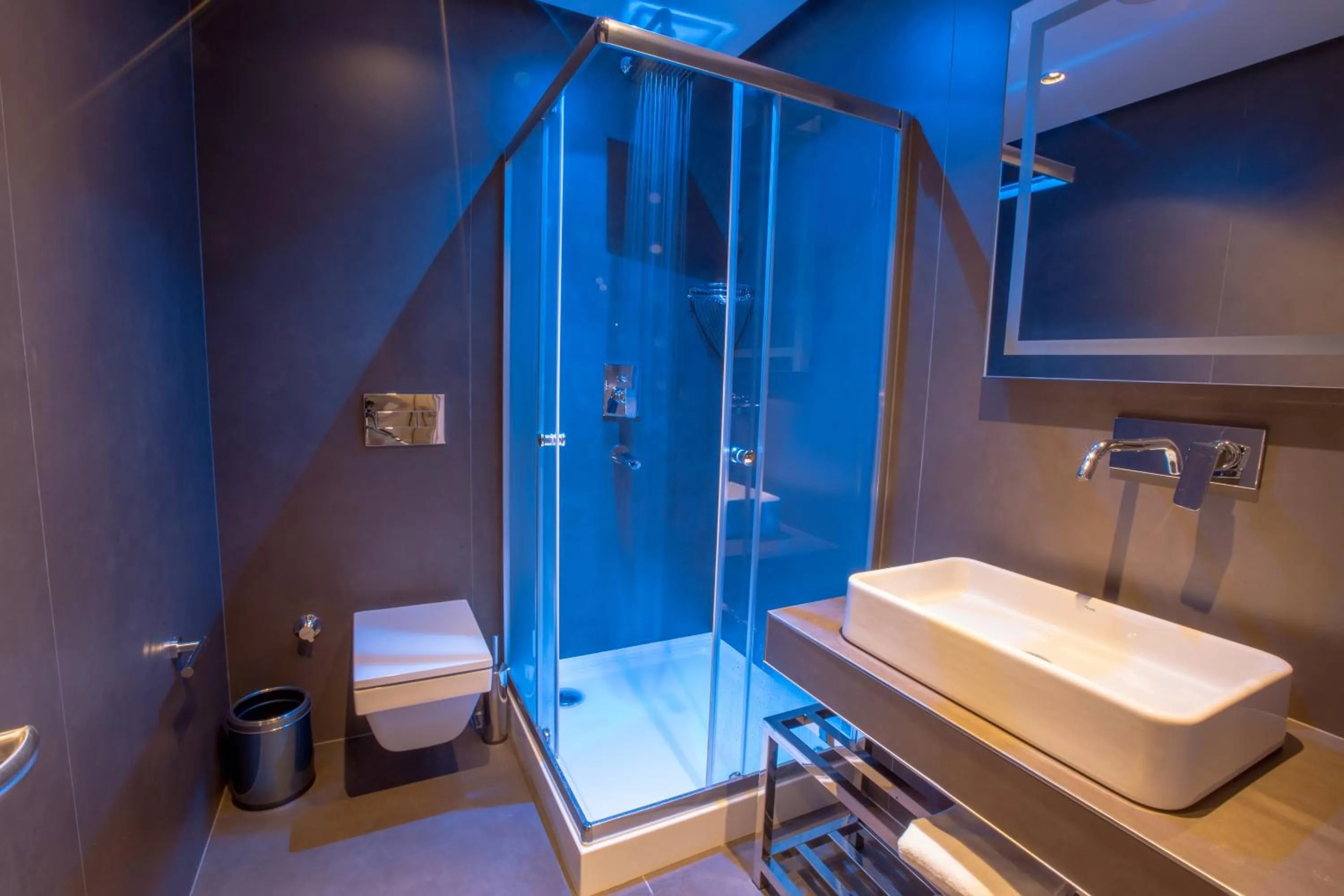 Shower in Anatolia Inn