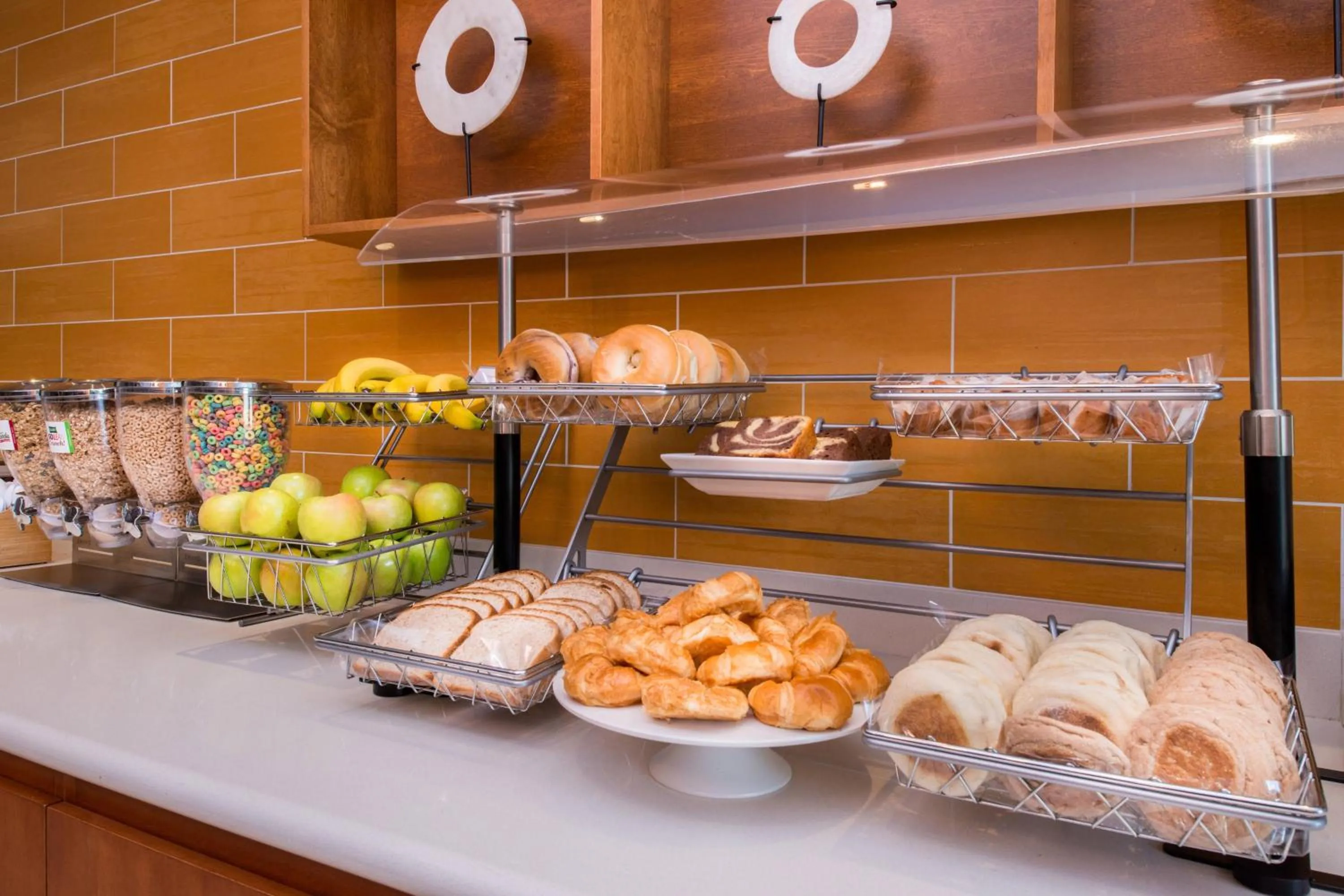 Breakfast in SpringHill Suites Pittsburgh Southside Works