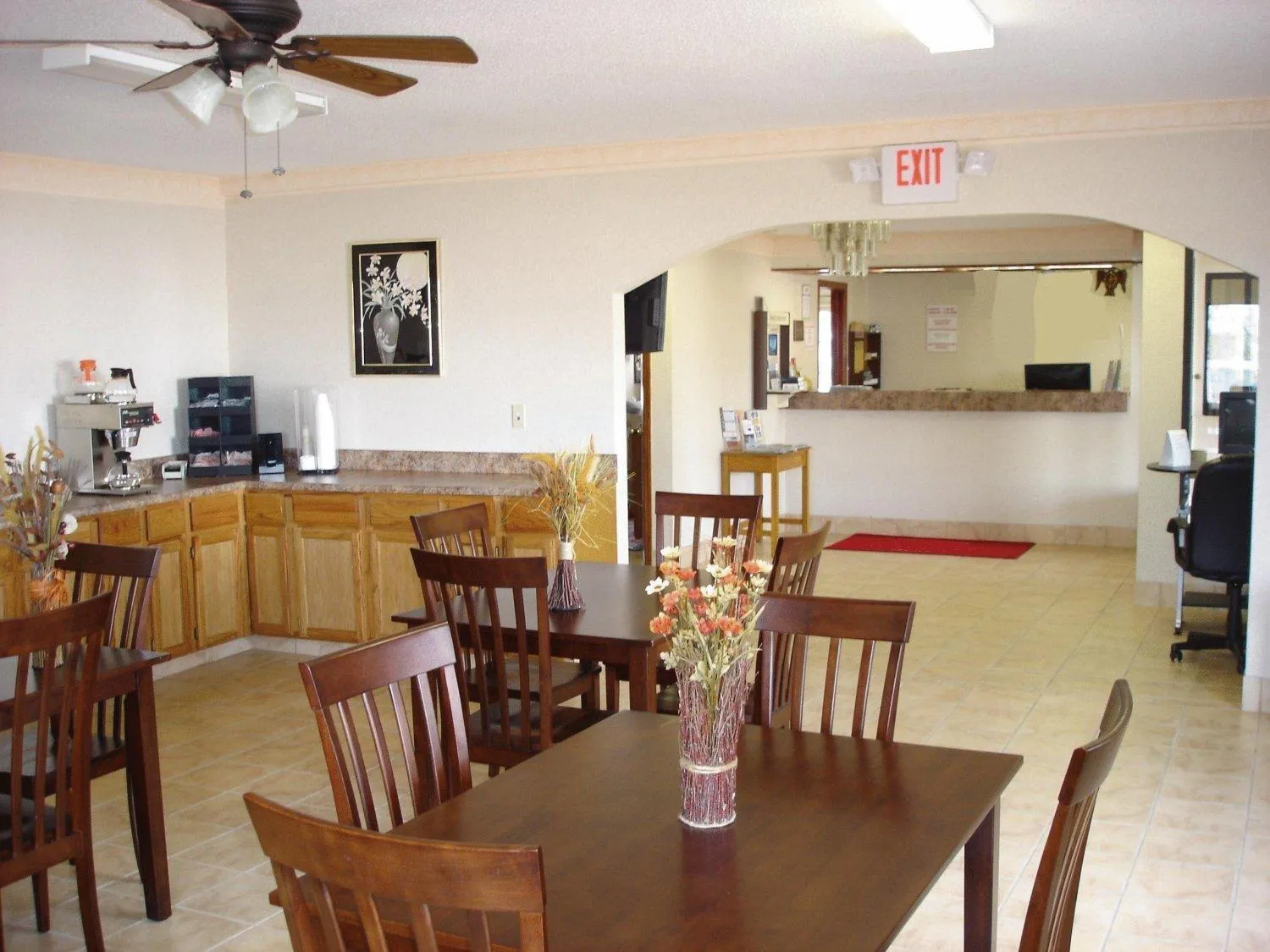 Continental breakfast in Americas Best Value Inn & Suites Macon