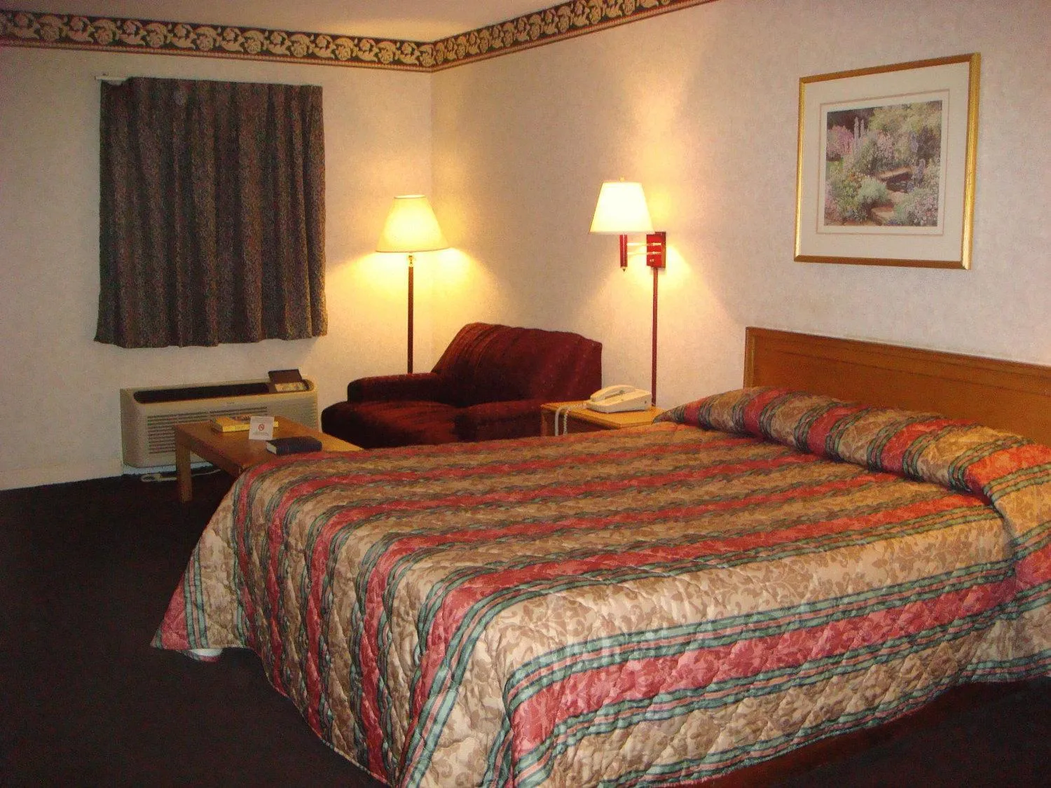 Bed in Americas Best Value Inn & Suites Macon
