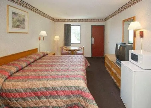 Photo of the whole room in Americas Best Value Inn & Suites Macon