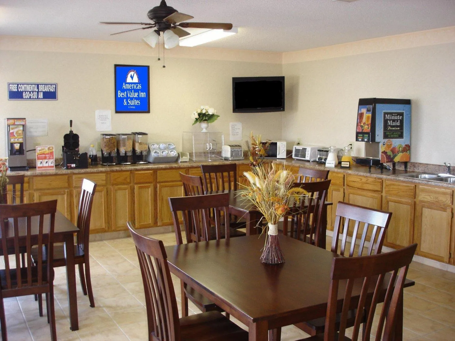 Restaurant/places to eat in Americas Best Value Inn & Suites Macon