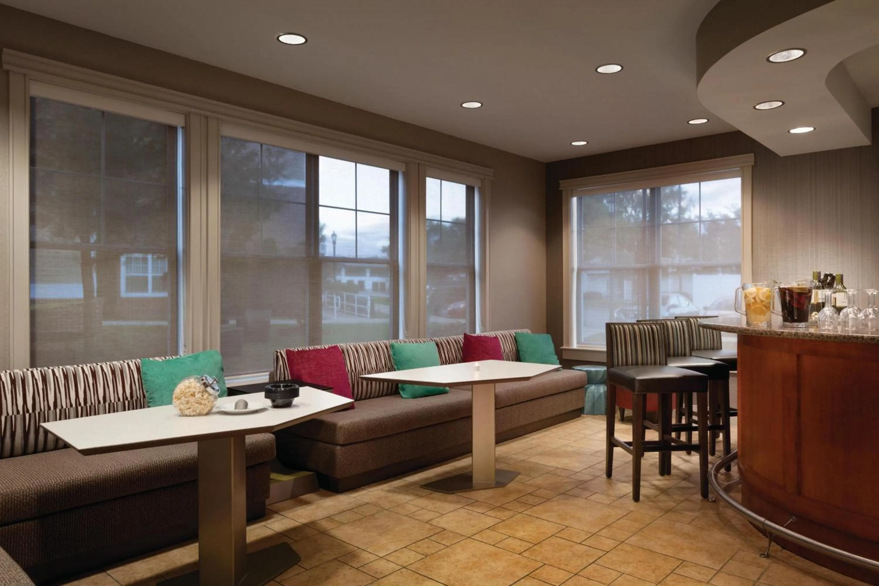 Lounge or bar in Residence Inn by Marriott Newport Middletown