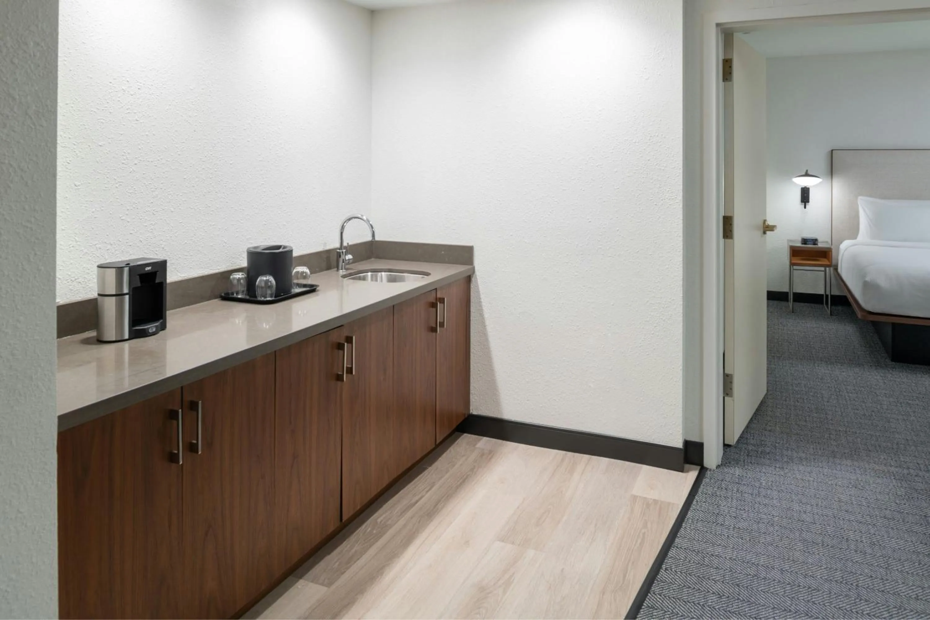 Lounge or bar, Bed in Courtyard by Marriott Providence Lincoln