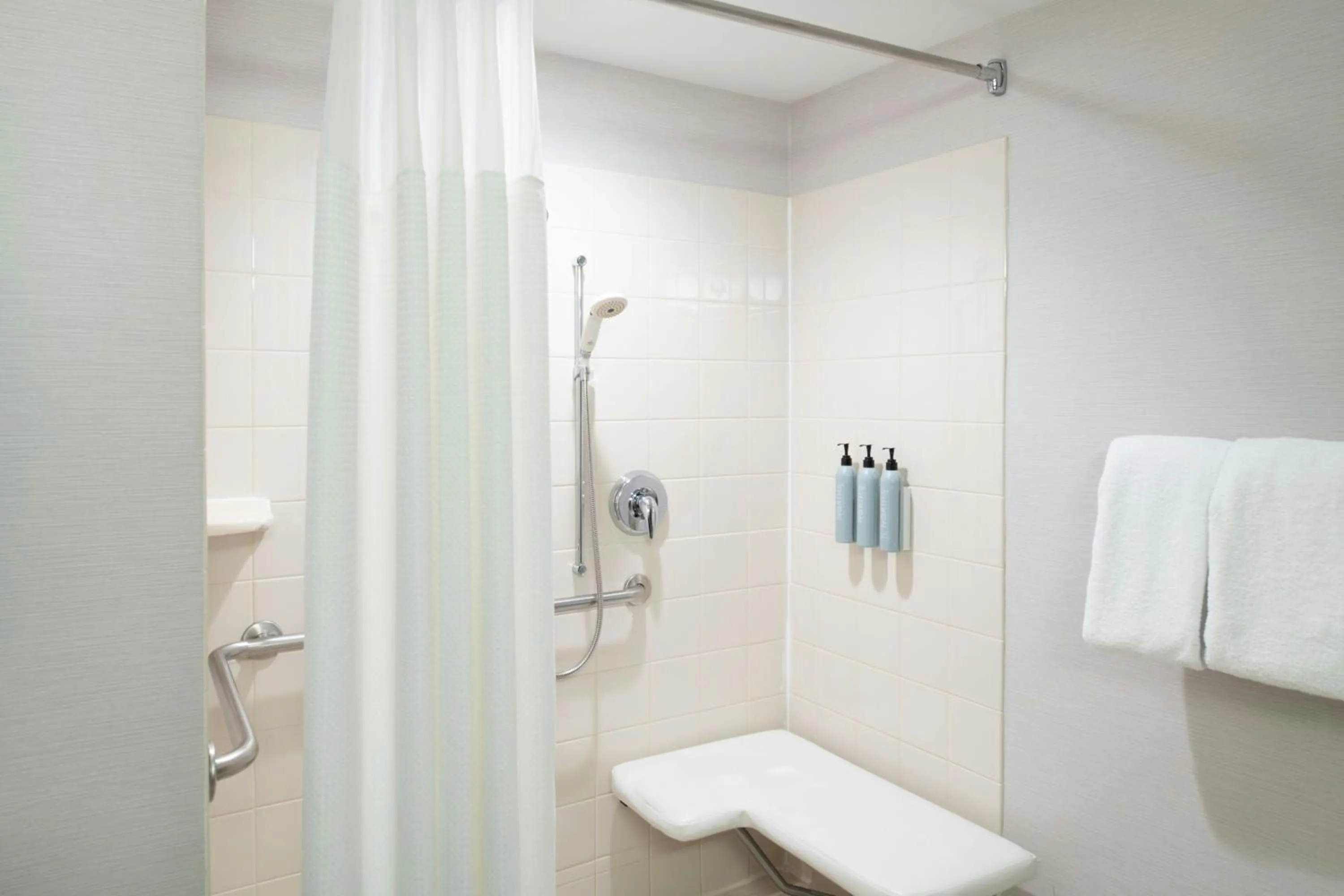 Bathroom in Courtyard by Marriott Providence Lincoln