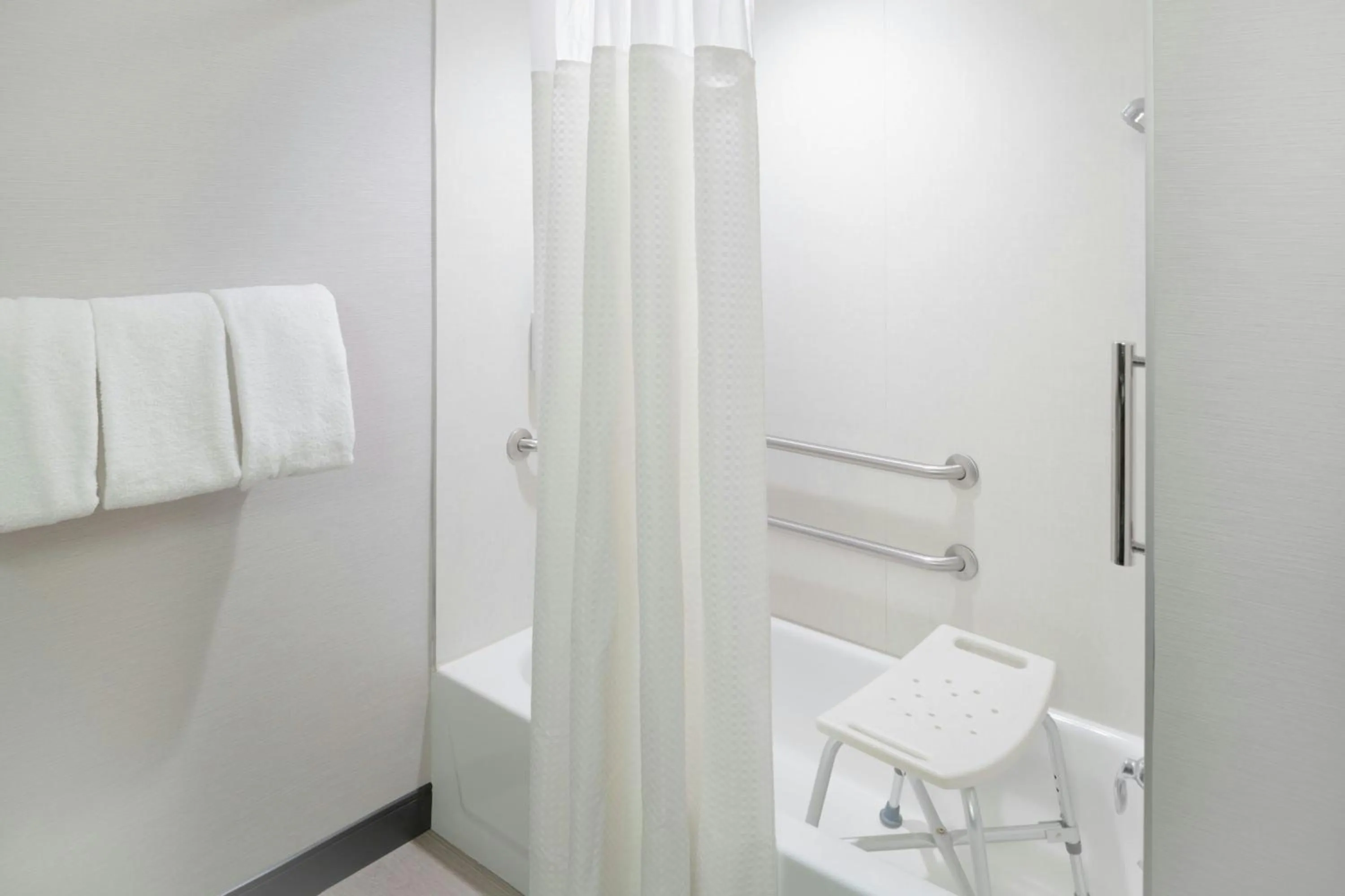 Photo of the whole room in Courtyard by Marriott Providence Lincoln