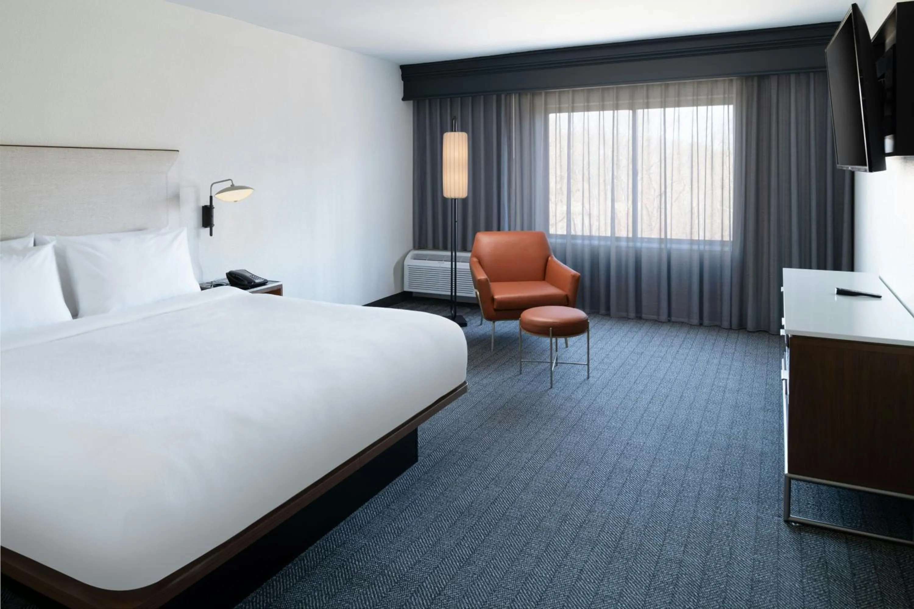 Photo of the whole room, Bed in Courtyard by Marriott Providence Lincoln