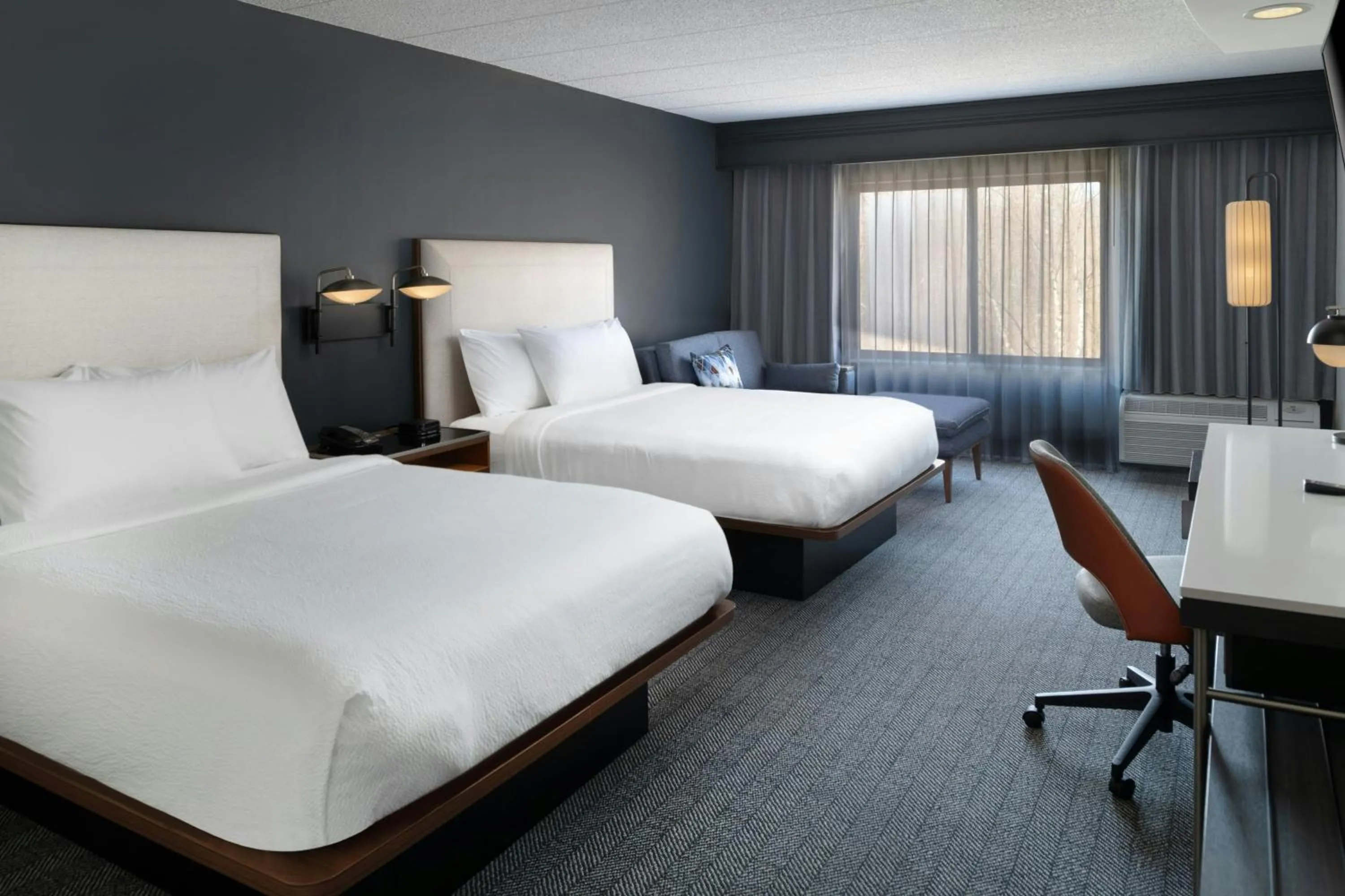 Photo of the whole room, Bed in Courtyard by Marriott Providence Lincoln