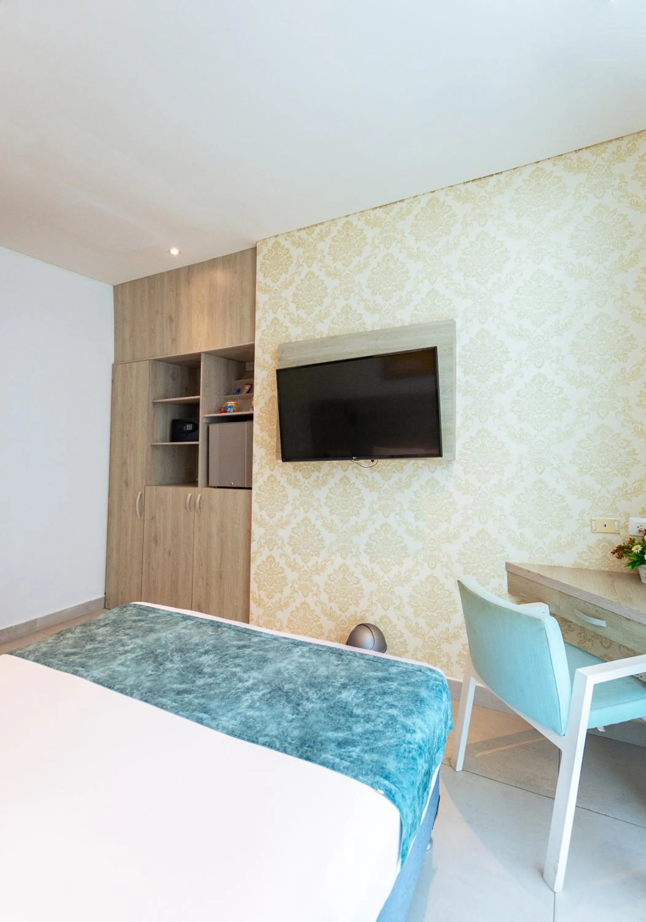 TV and multimedia, Bed in Hotel Zi One Luxury