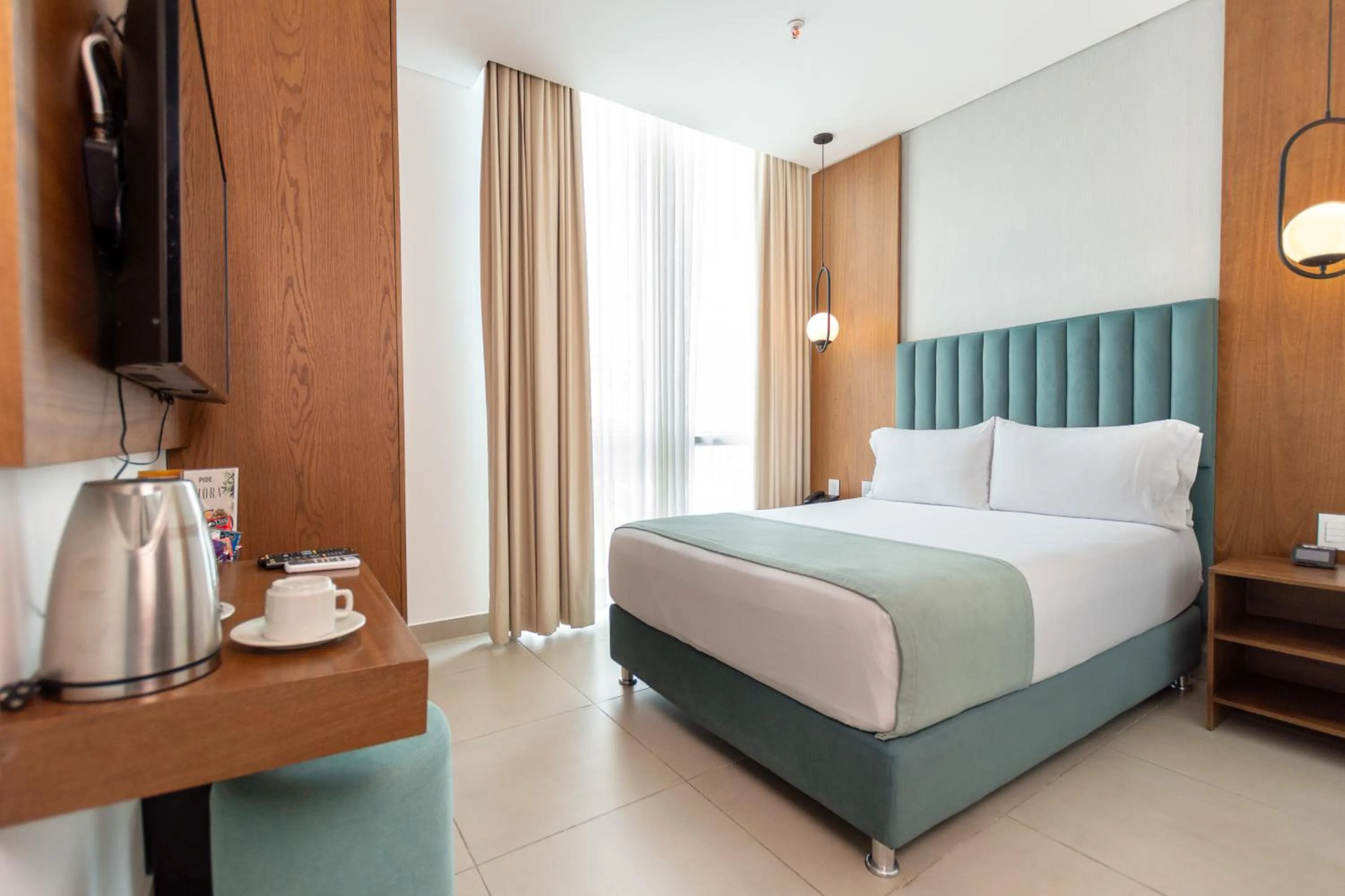 Coffee/tea facilities, Bed in Hotel Zi One Luxury