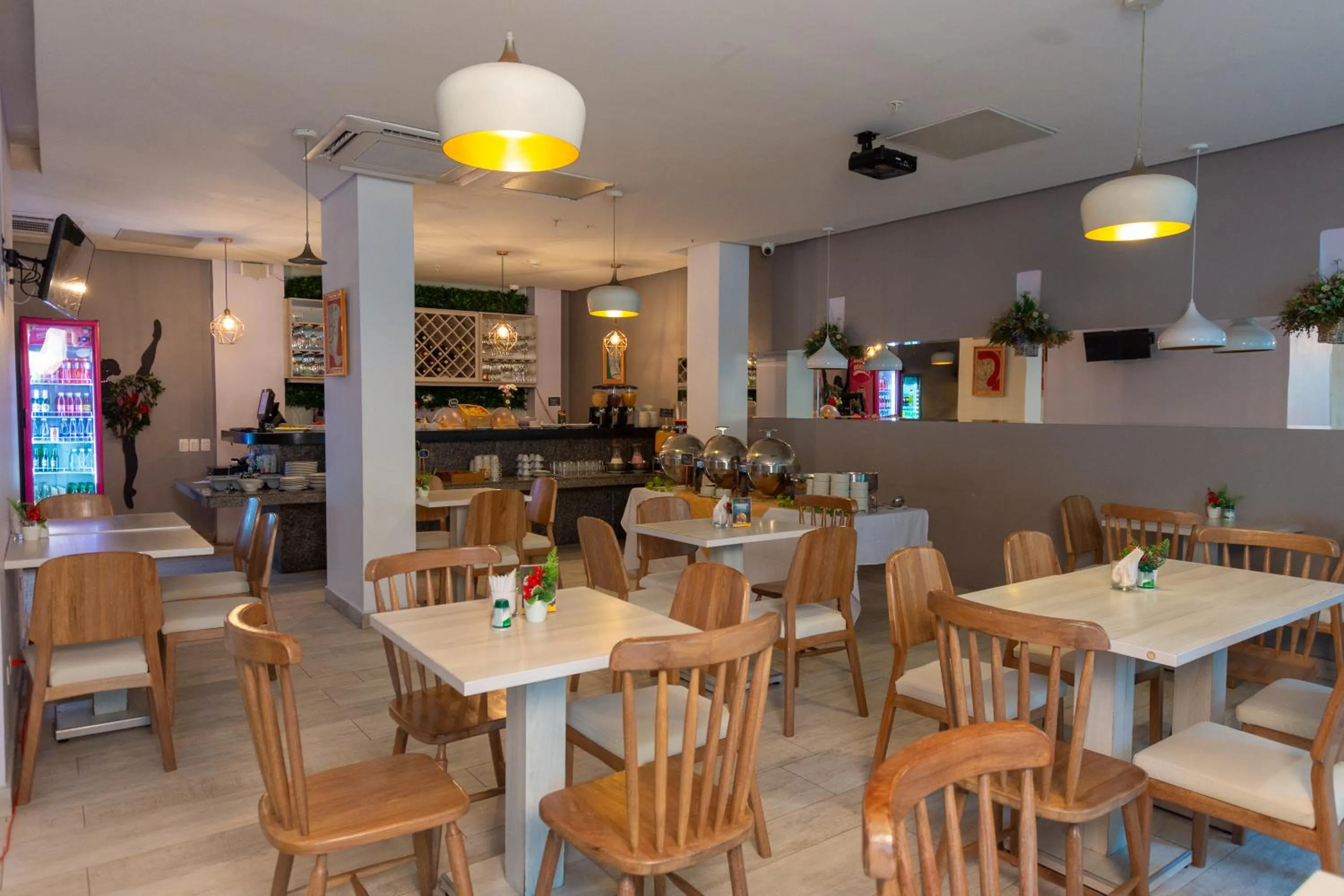 Restaurant/places to eat in Hotel Zi One Luxury