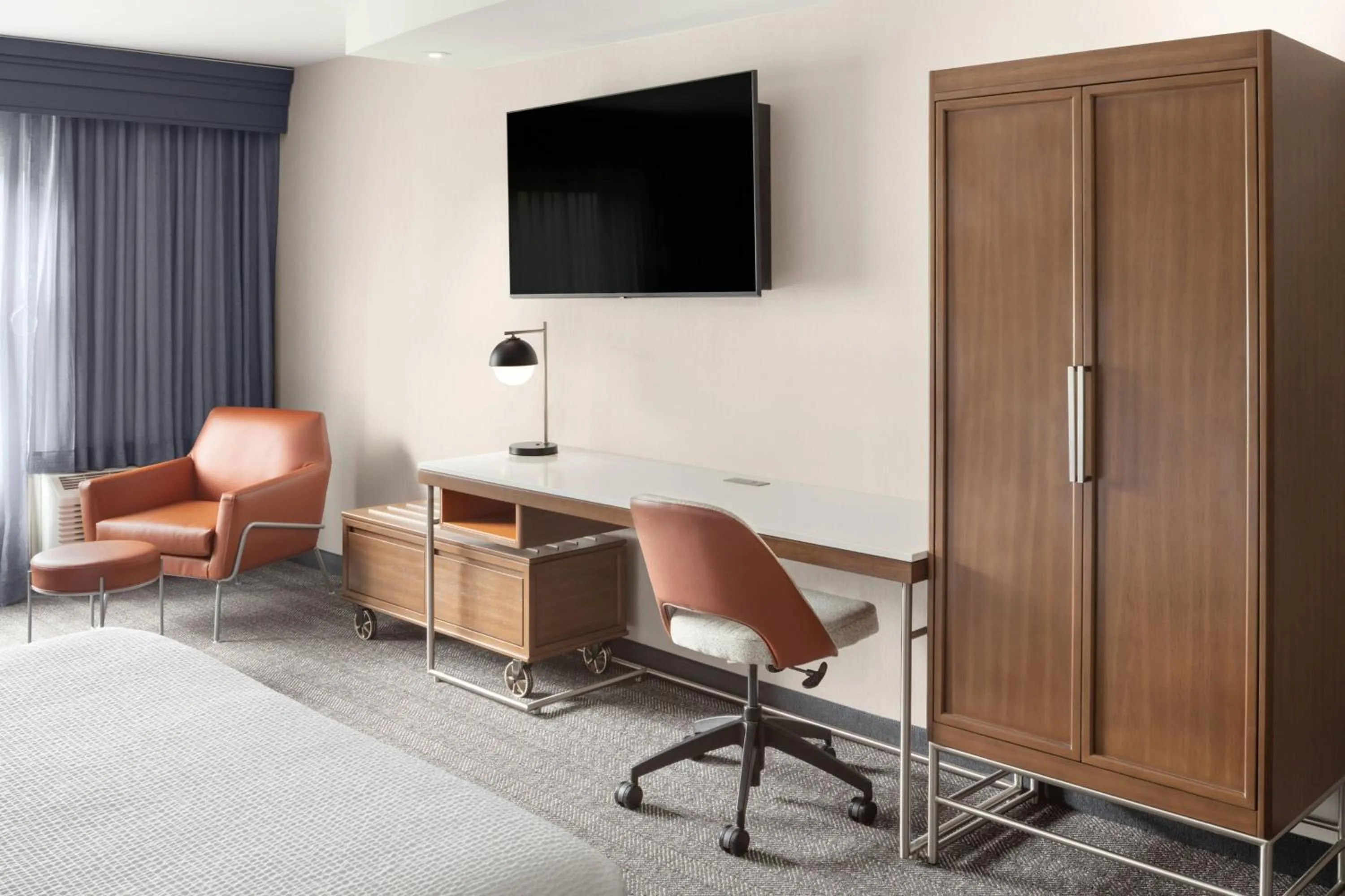 Bedroom in Courtyard Portland Airport