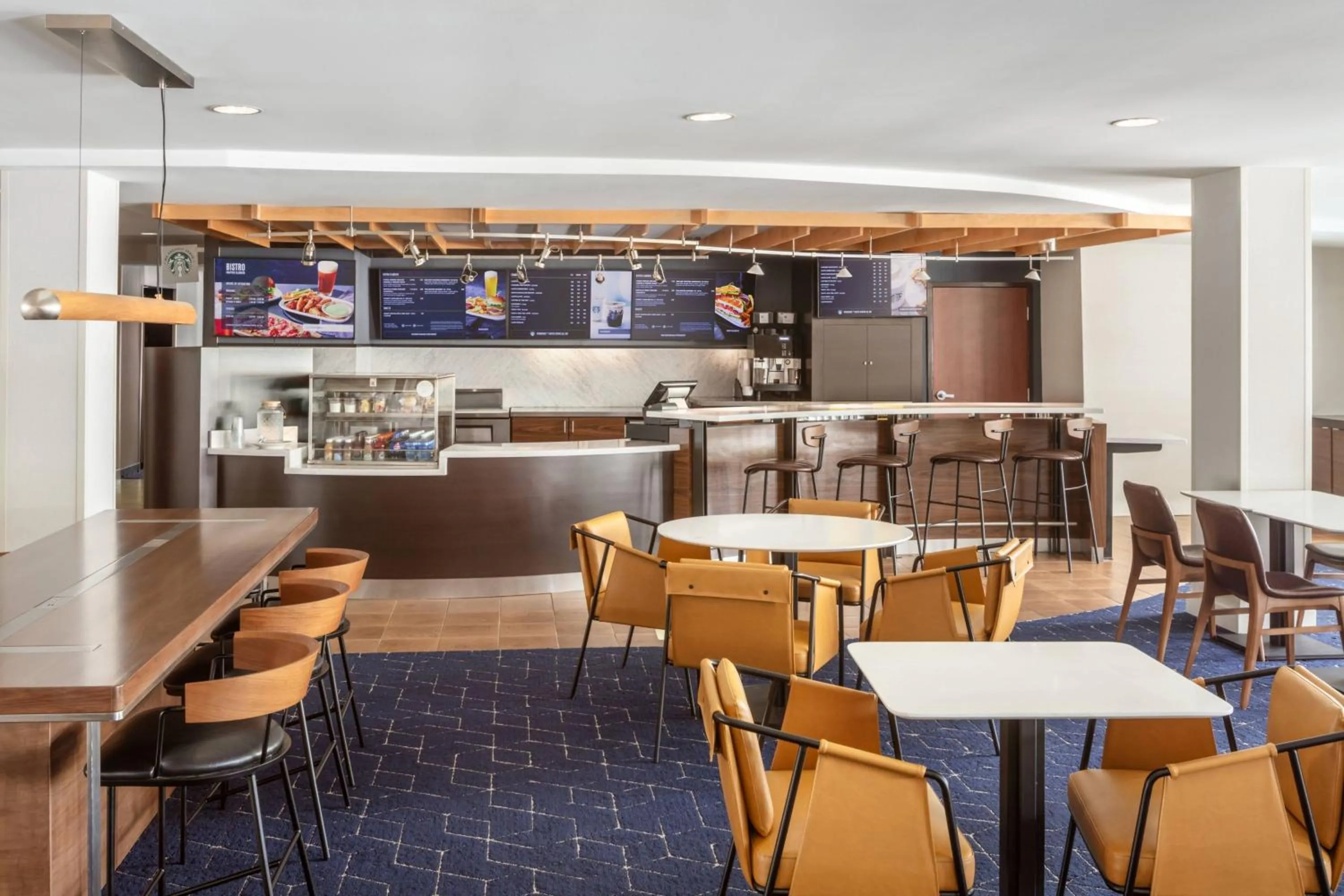 Breakfast in Courtyard Portland Airport