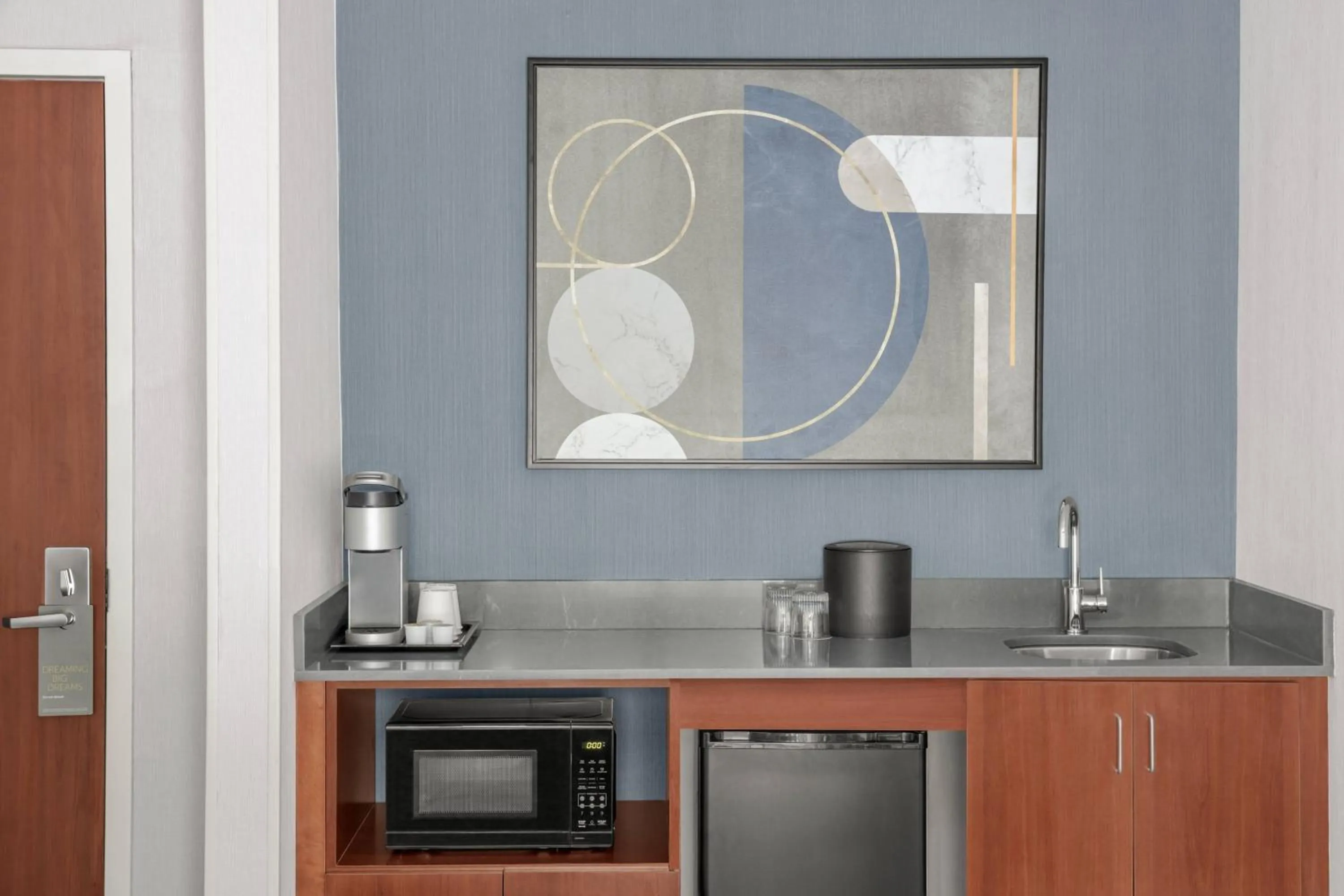 Living room in Courtyard Portland Airport