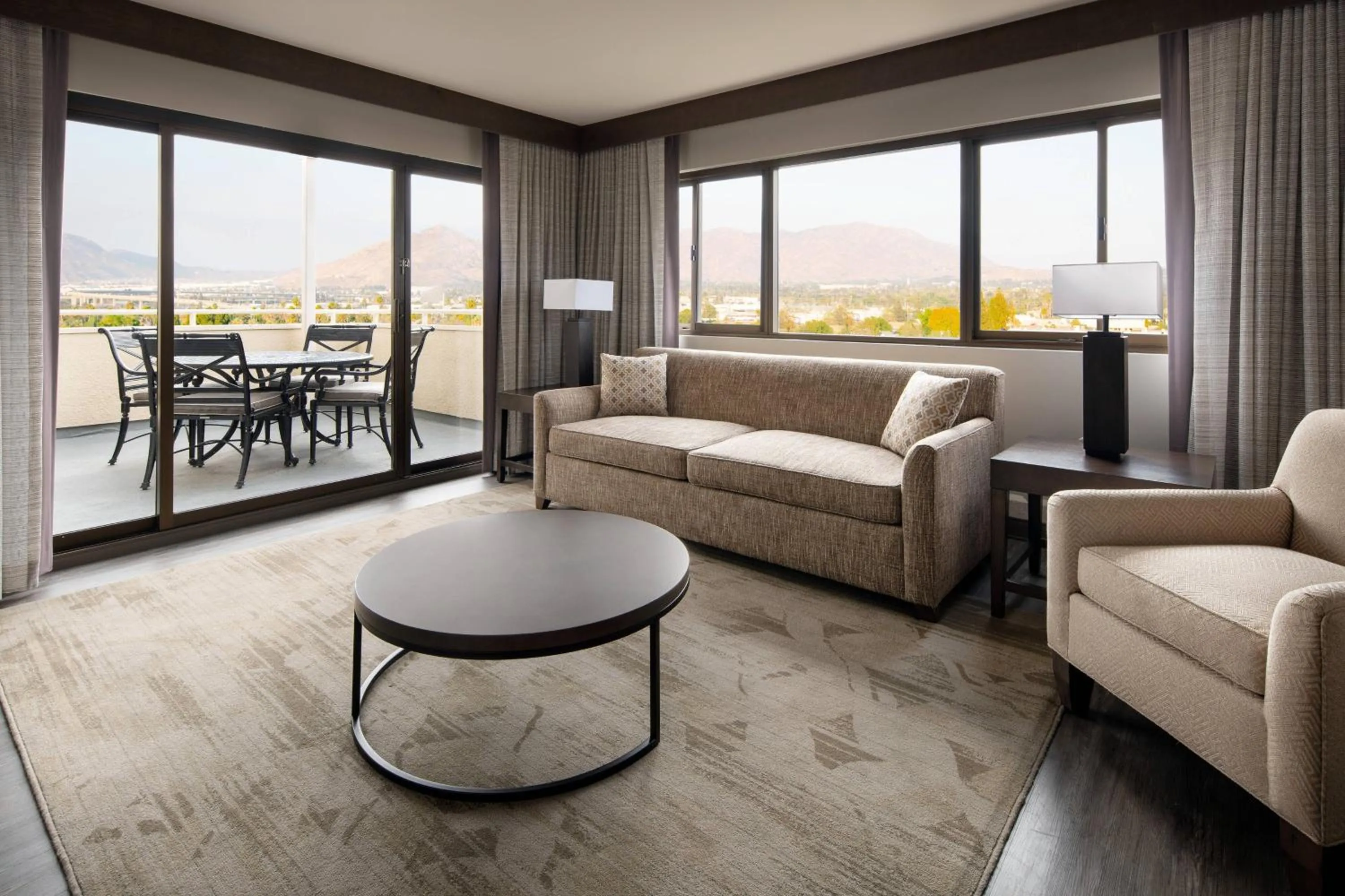 Photo of the whole room in Marriott Riverside at the Convention Center