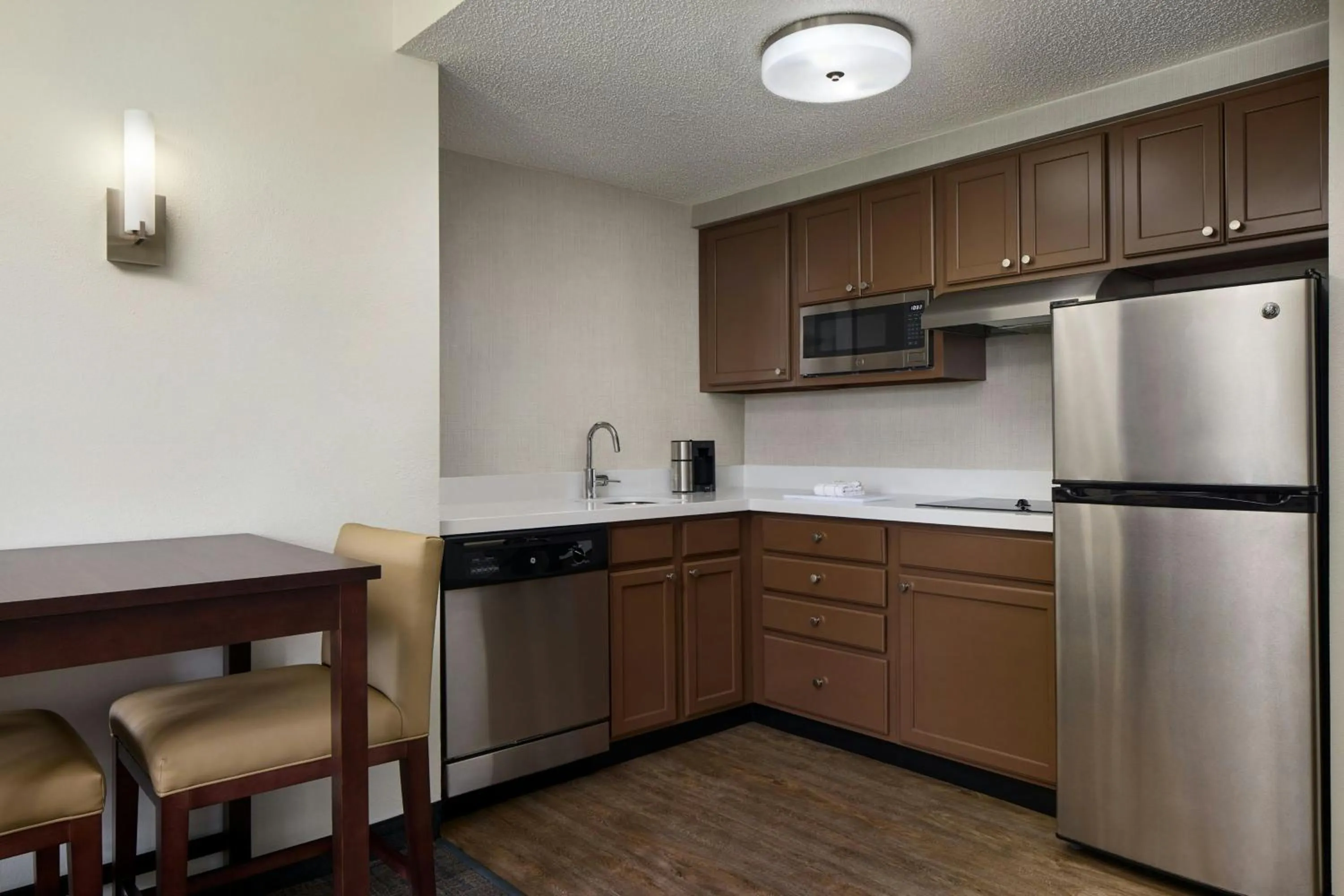 Kitchen or kitchenette in Residence Inn by Marriott Raleigh Crabtree Valley