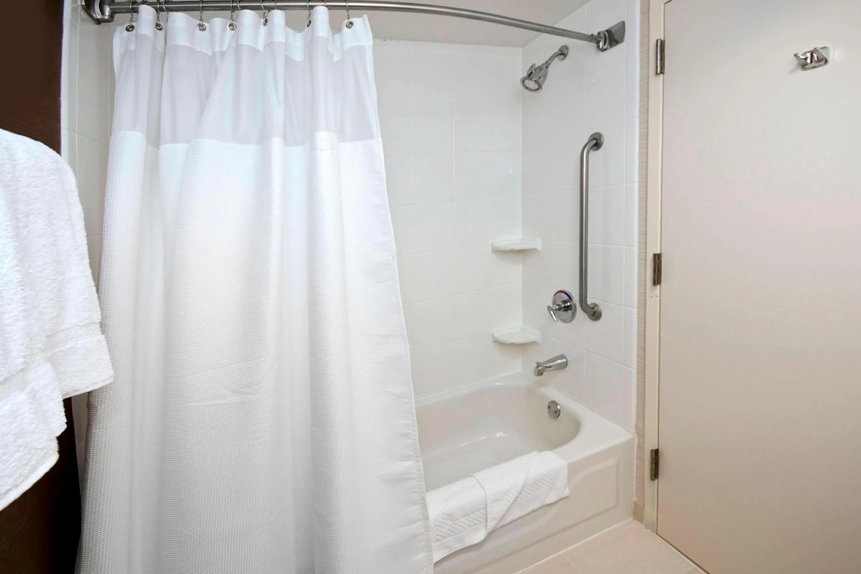 Bathroom in Fairfield Inn & Suites Raleigh Durham Airport Research Triangle Park