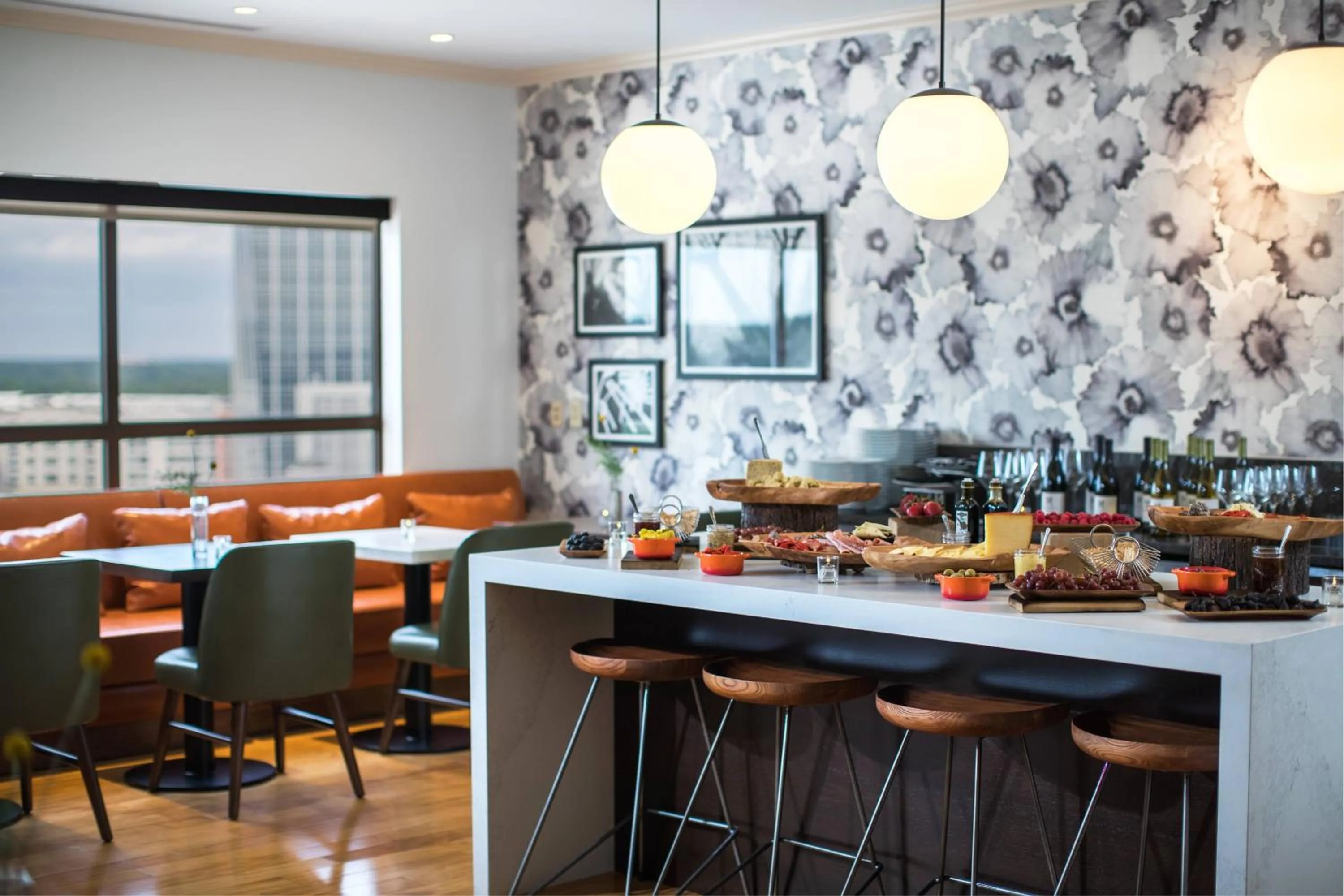 Lounge or bar in Renaissance Raleigh North Hills Hotel