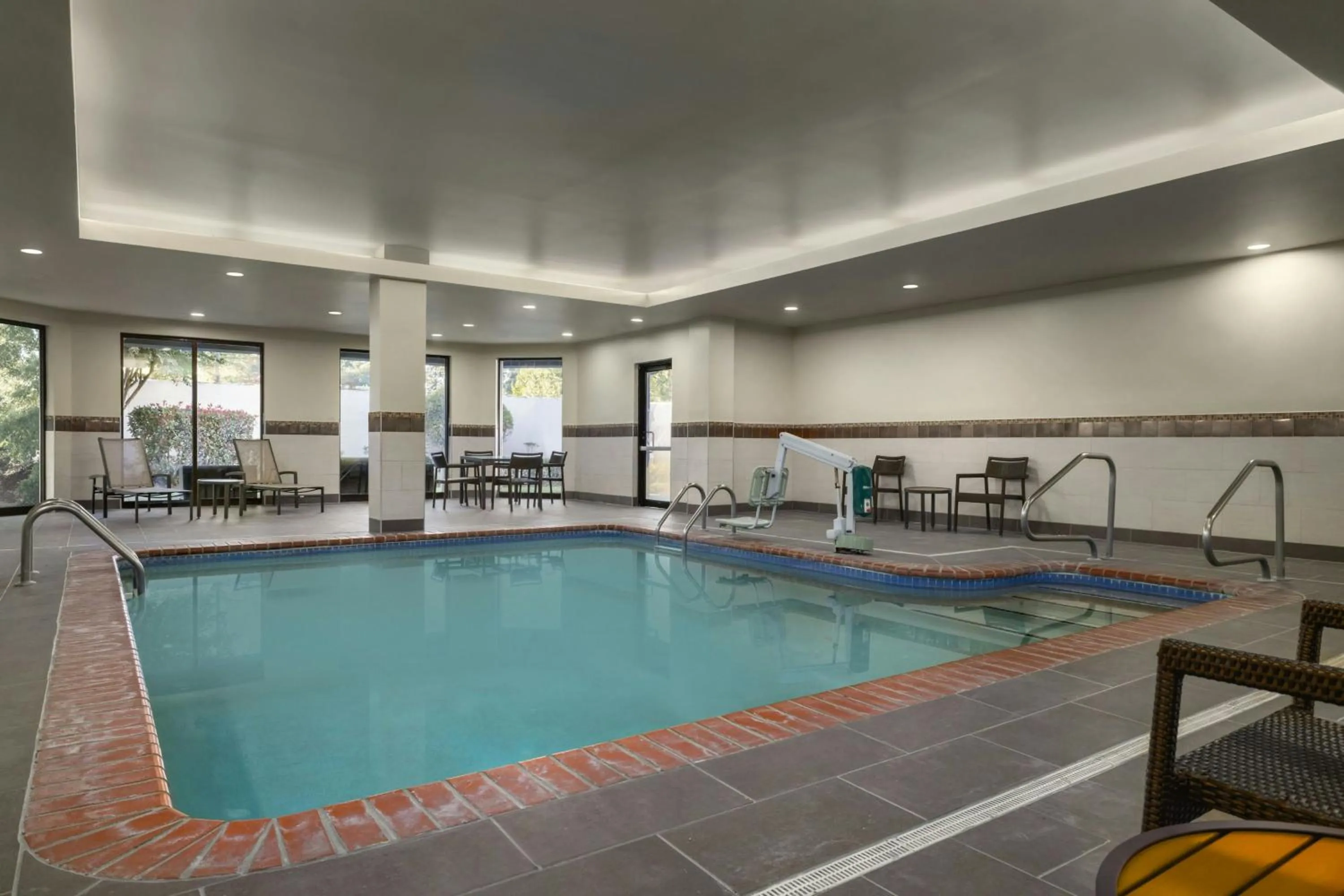 Area and facilities in Courtyard Richmond Chester