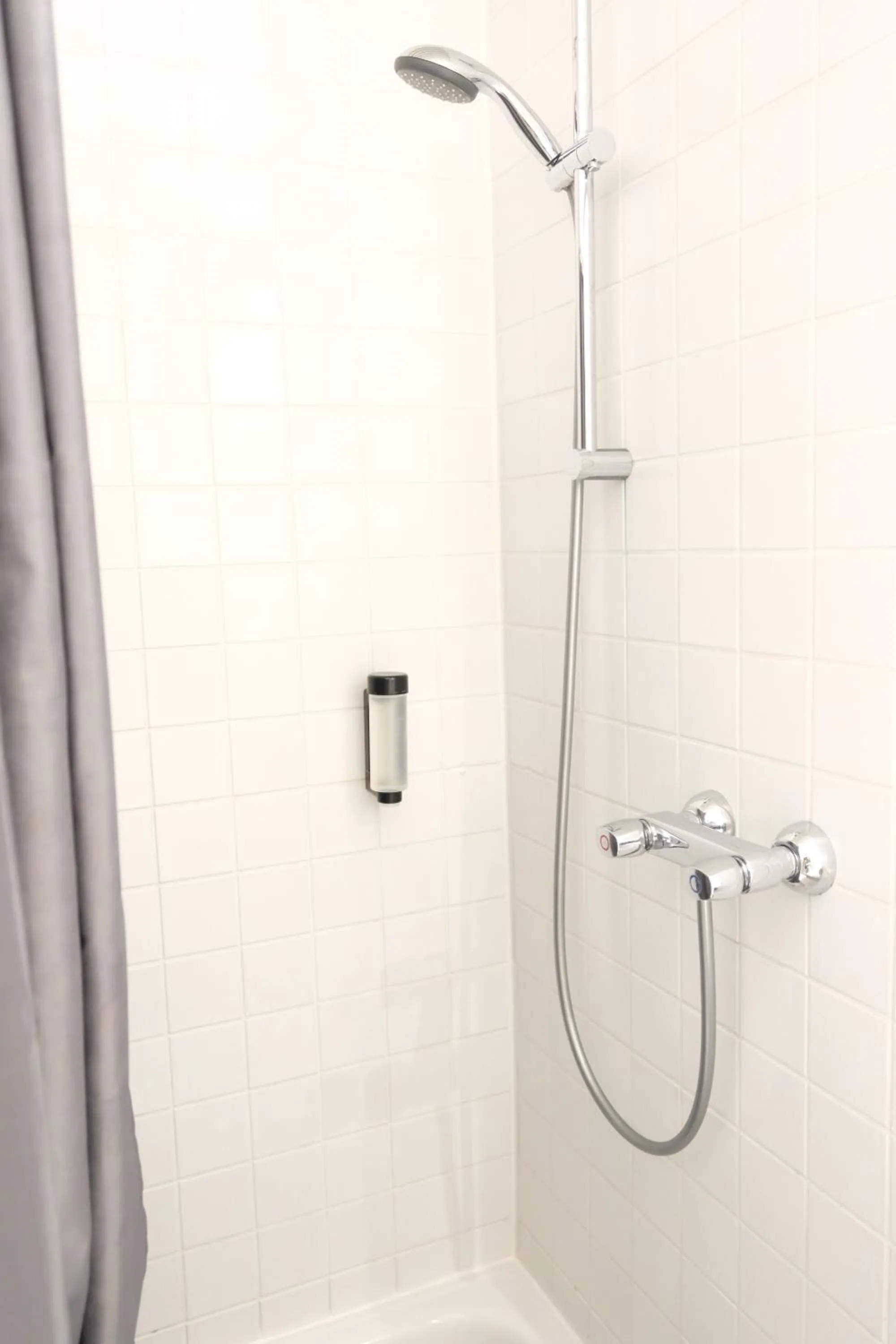 Shower in Stargaze Forum Hotel Düsseldorf-Hilden