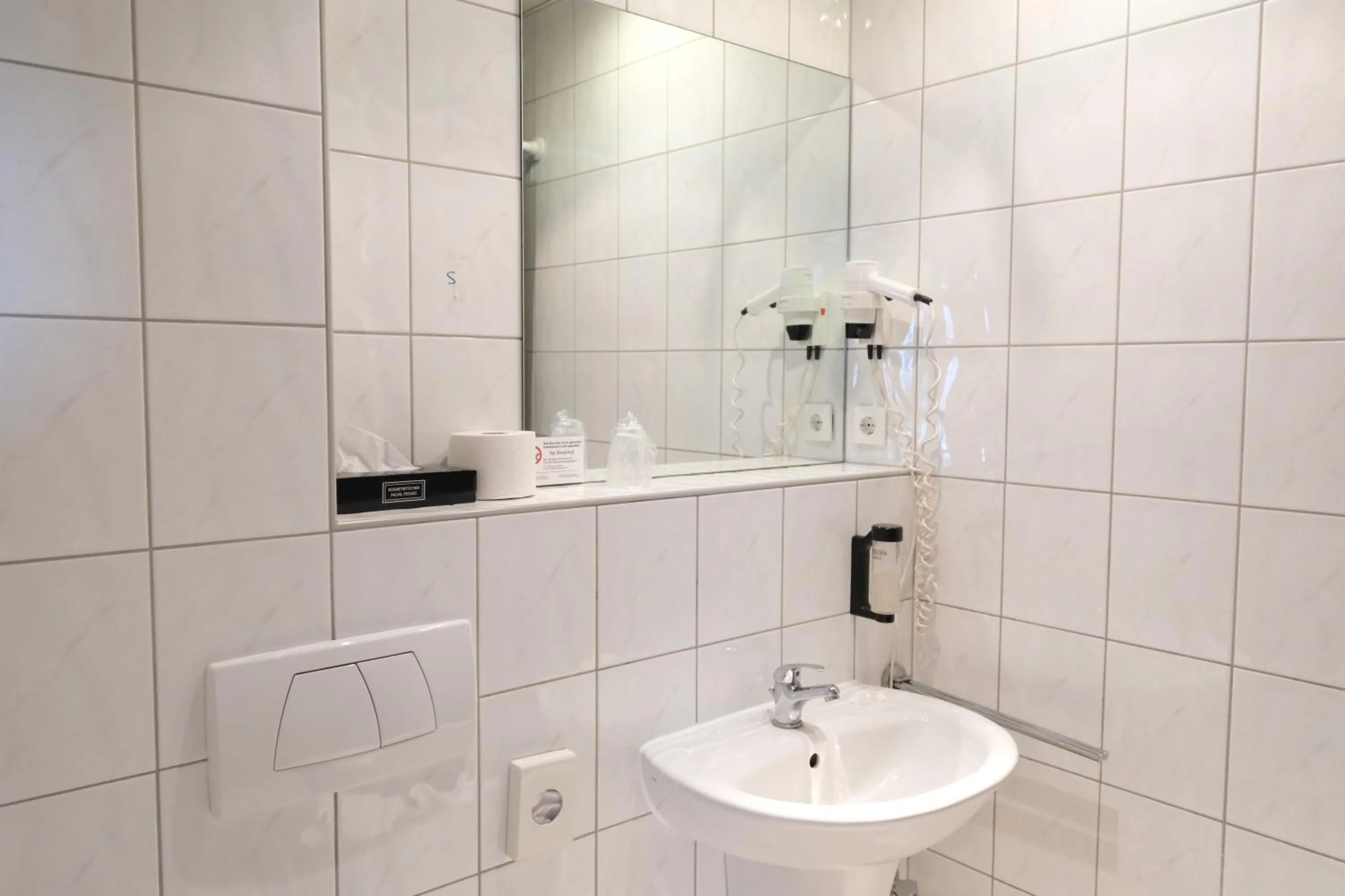 Shower in Stargaze Forum Hotel Düsseldorf-Hilden