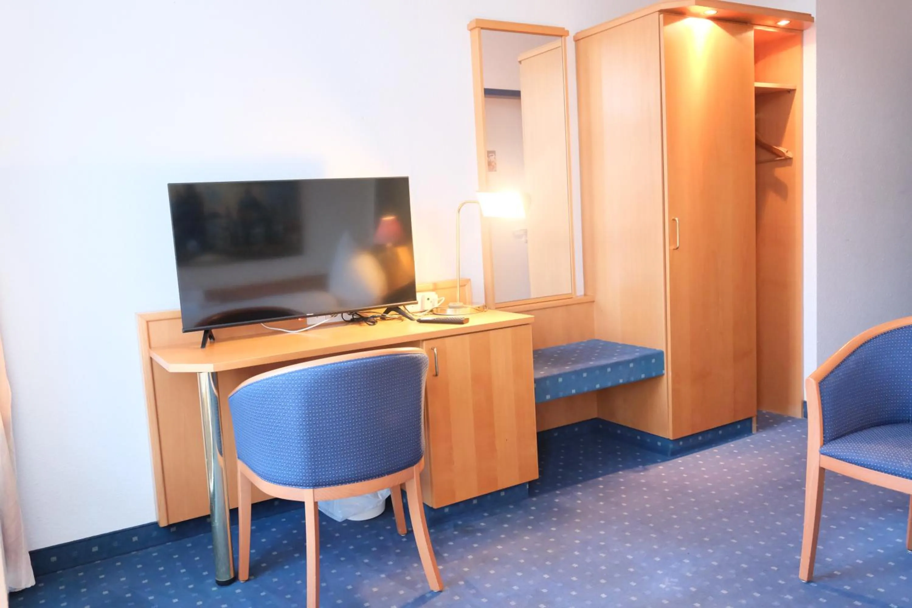 TV and multimedia in Stargaze Forum Hotel Düsseldorf-Hilden