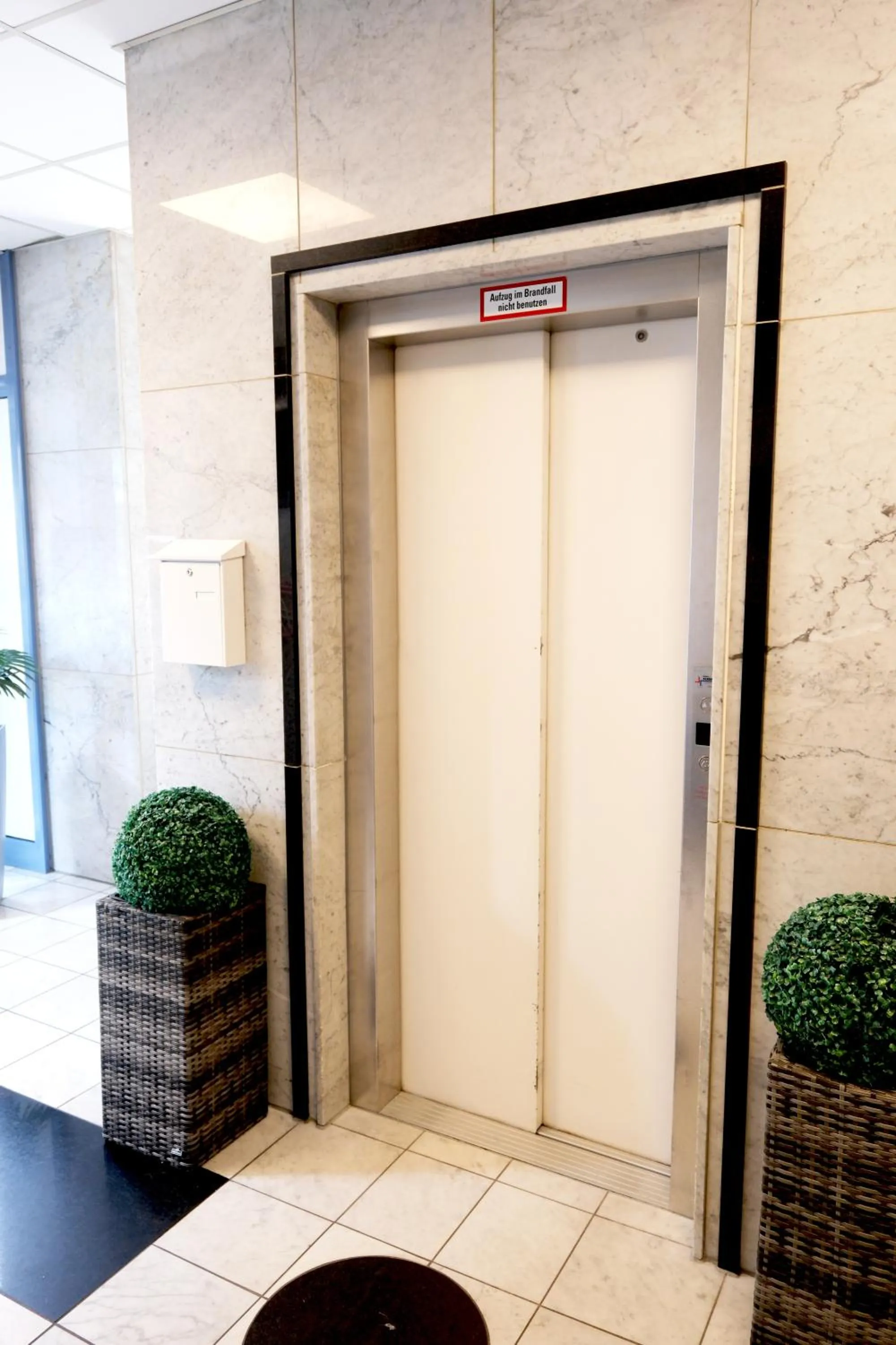 elevator in Stargaze Forum Hotel Düsseldorf-Hilden