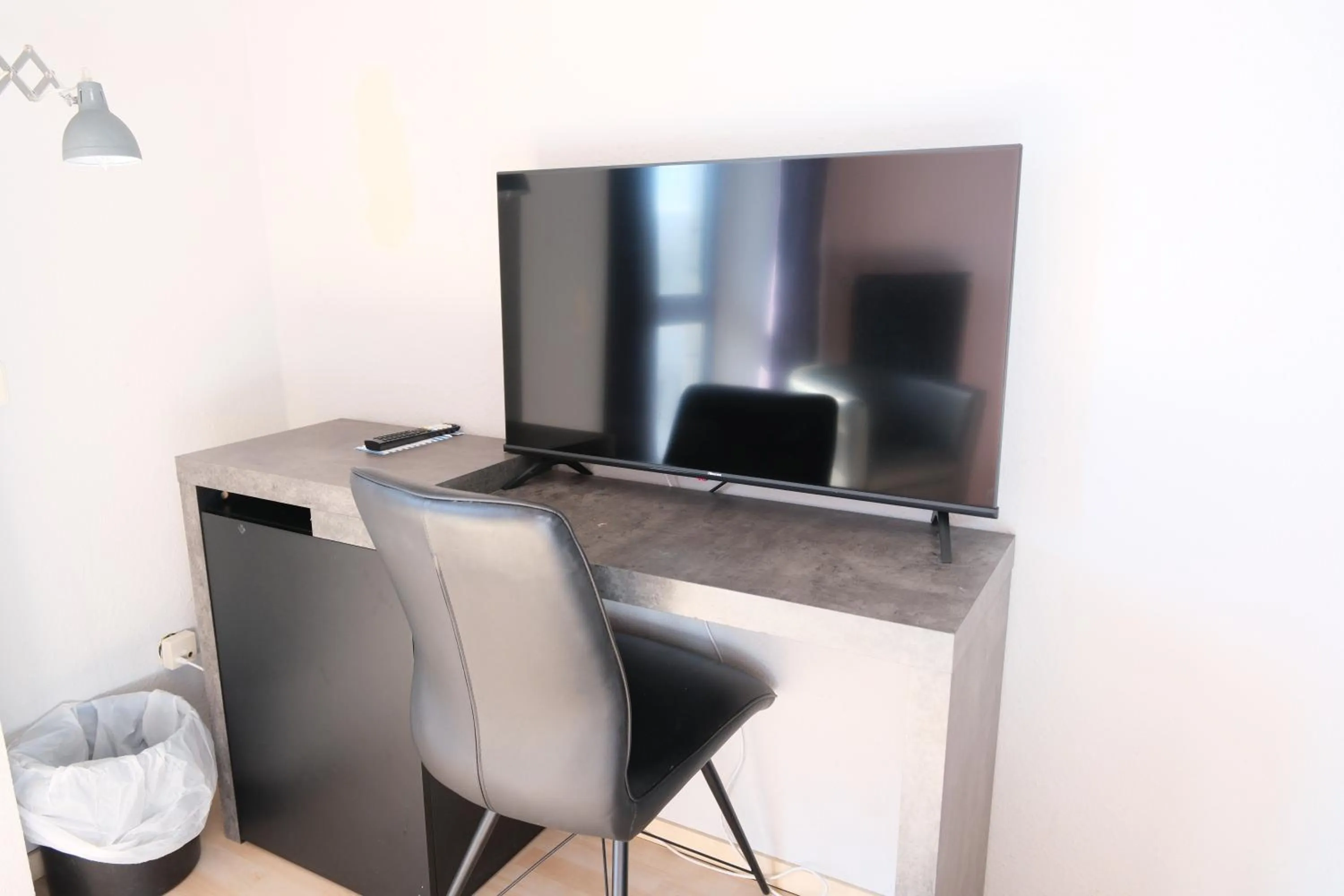 TV and multimedia in Stargaze Forum Hotel Düsseldorf-Hilden