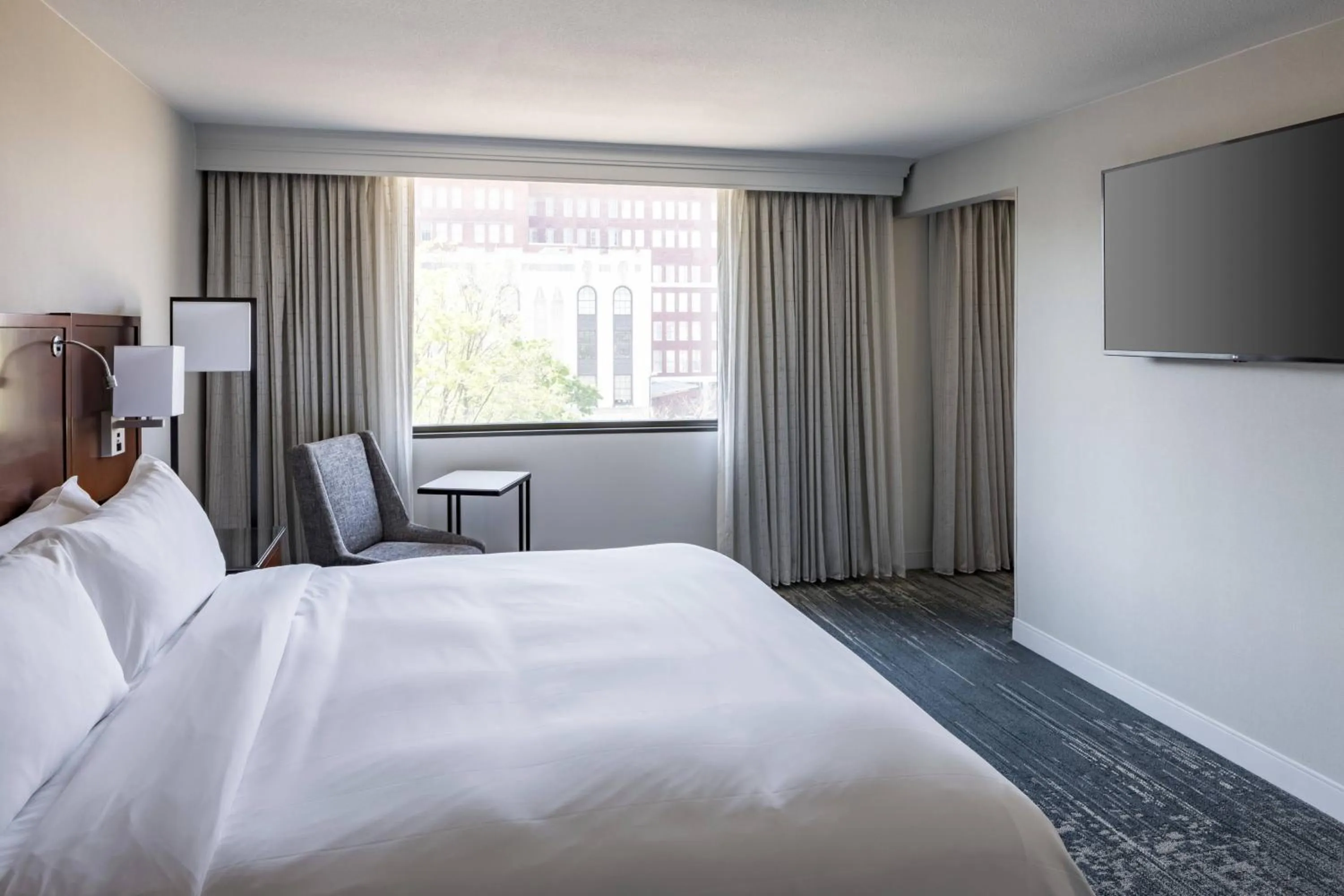 Bedroom, Bed in Richmond Marriott