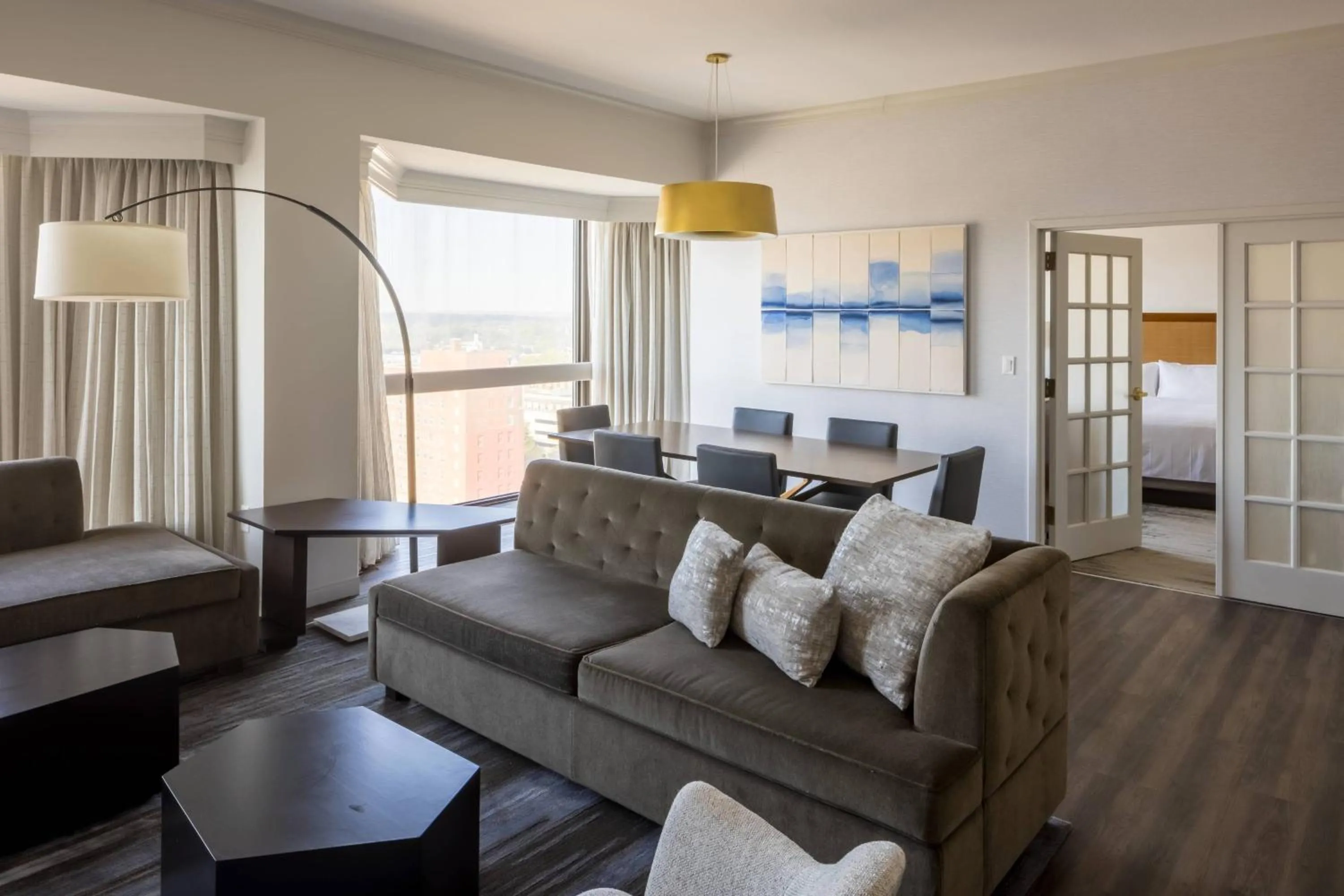 Living room in Richmond Marriott