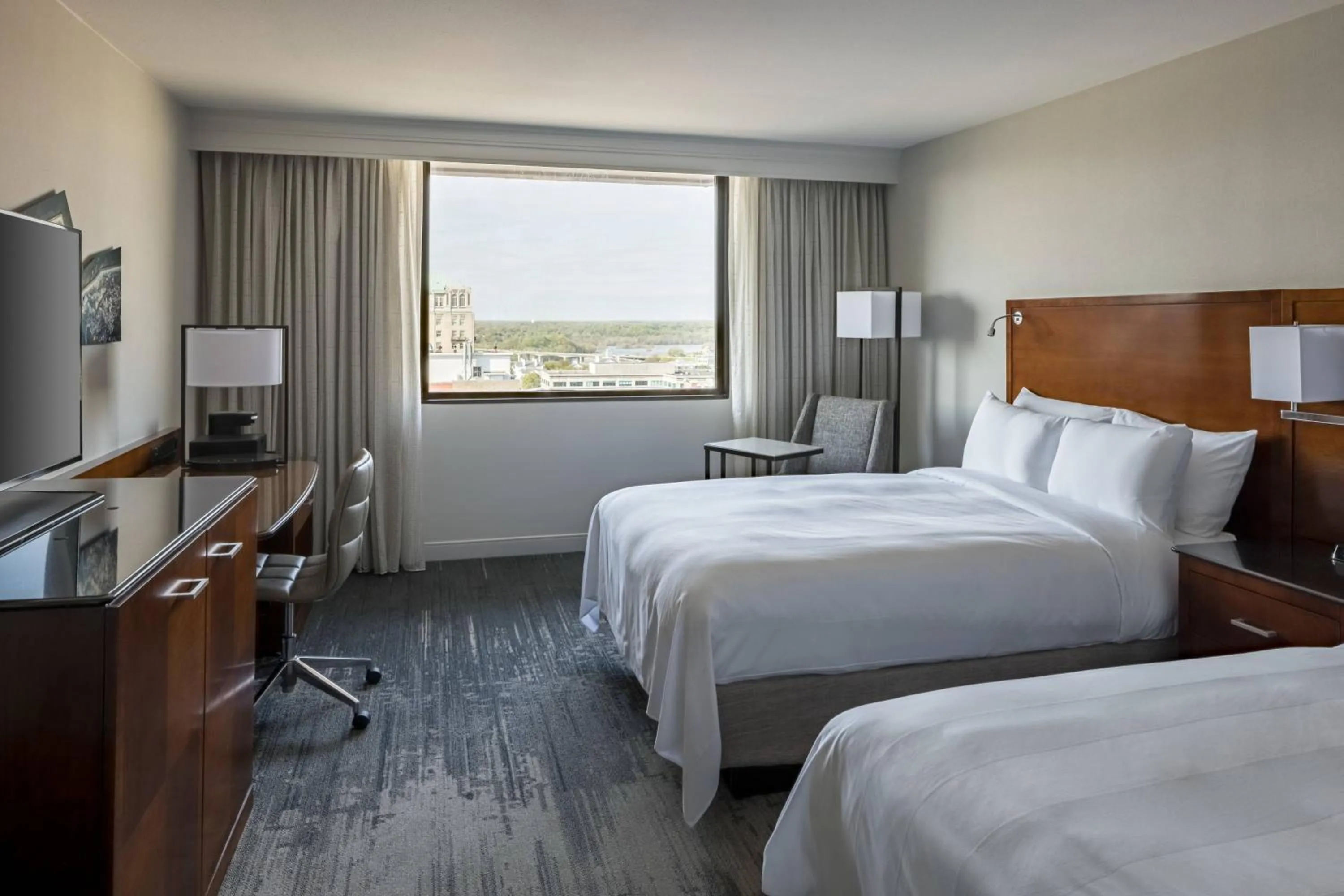 Photo of the whole room, Bed in Richmond Marriott