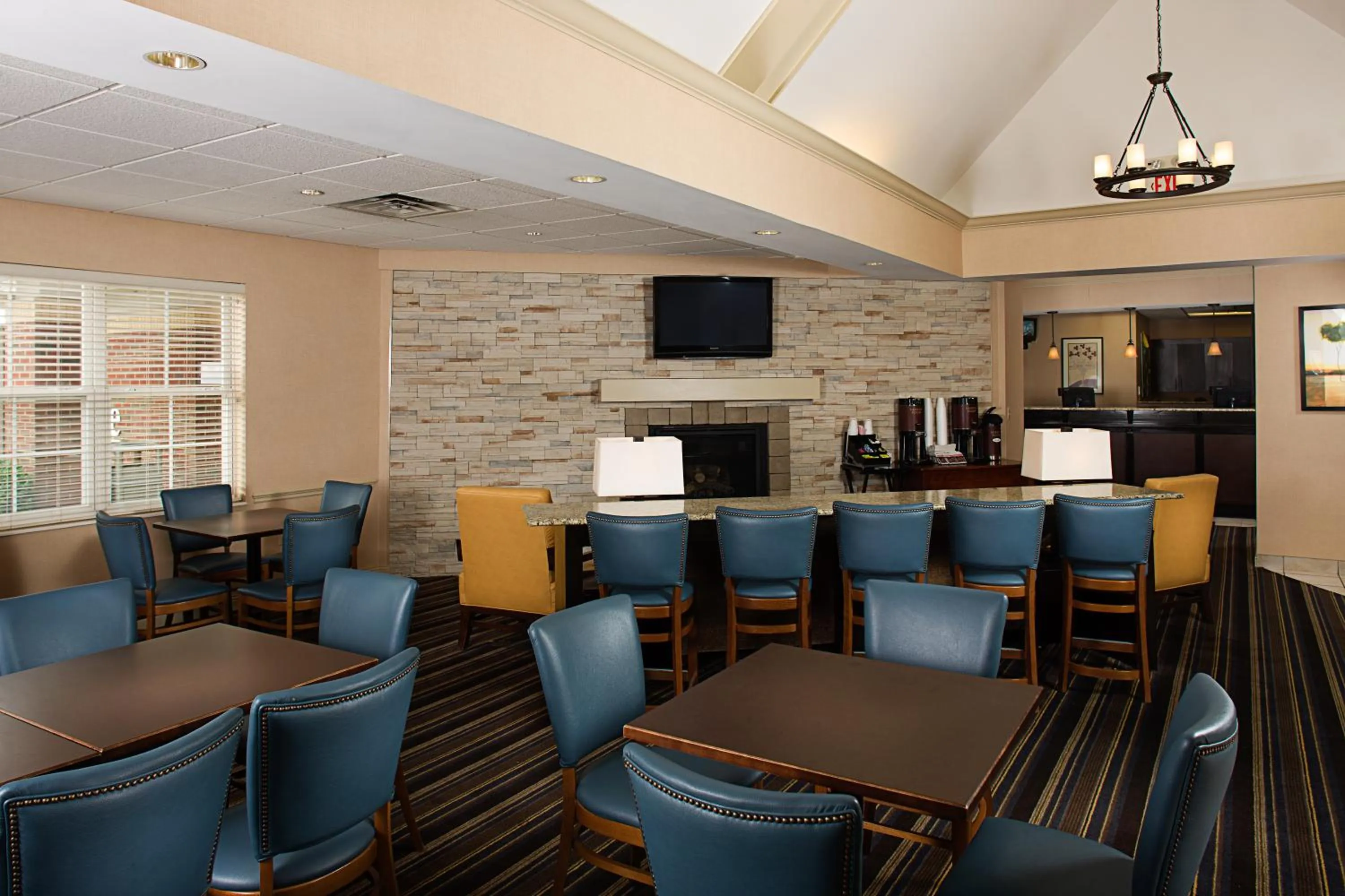 Dining area in Residence Inn Richmond Northwest