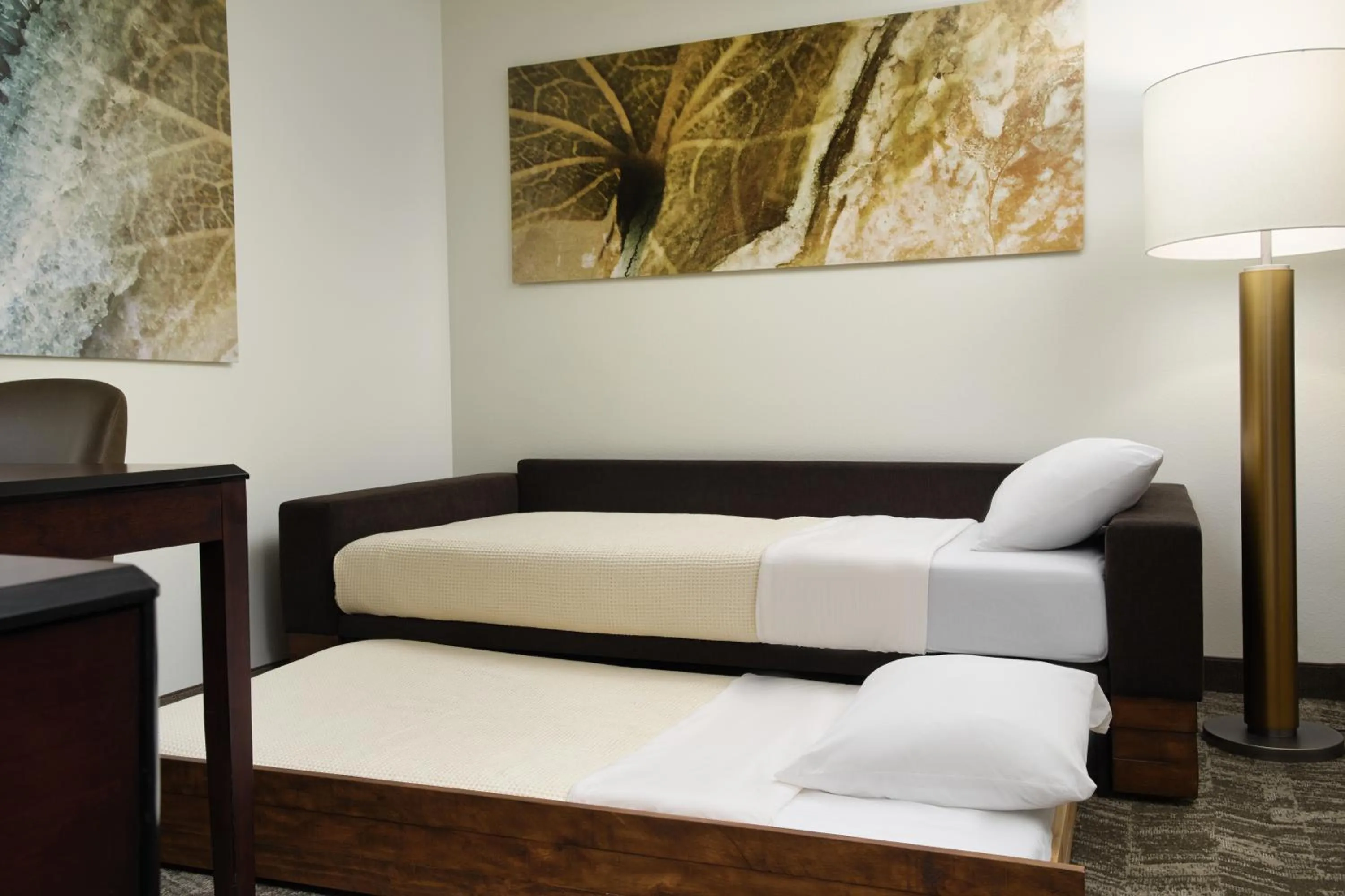 Living room, Bed in SpringHill Suites Richmond Northwest