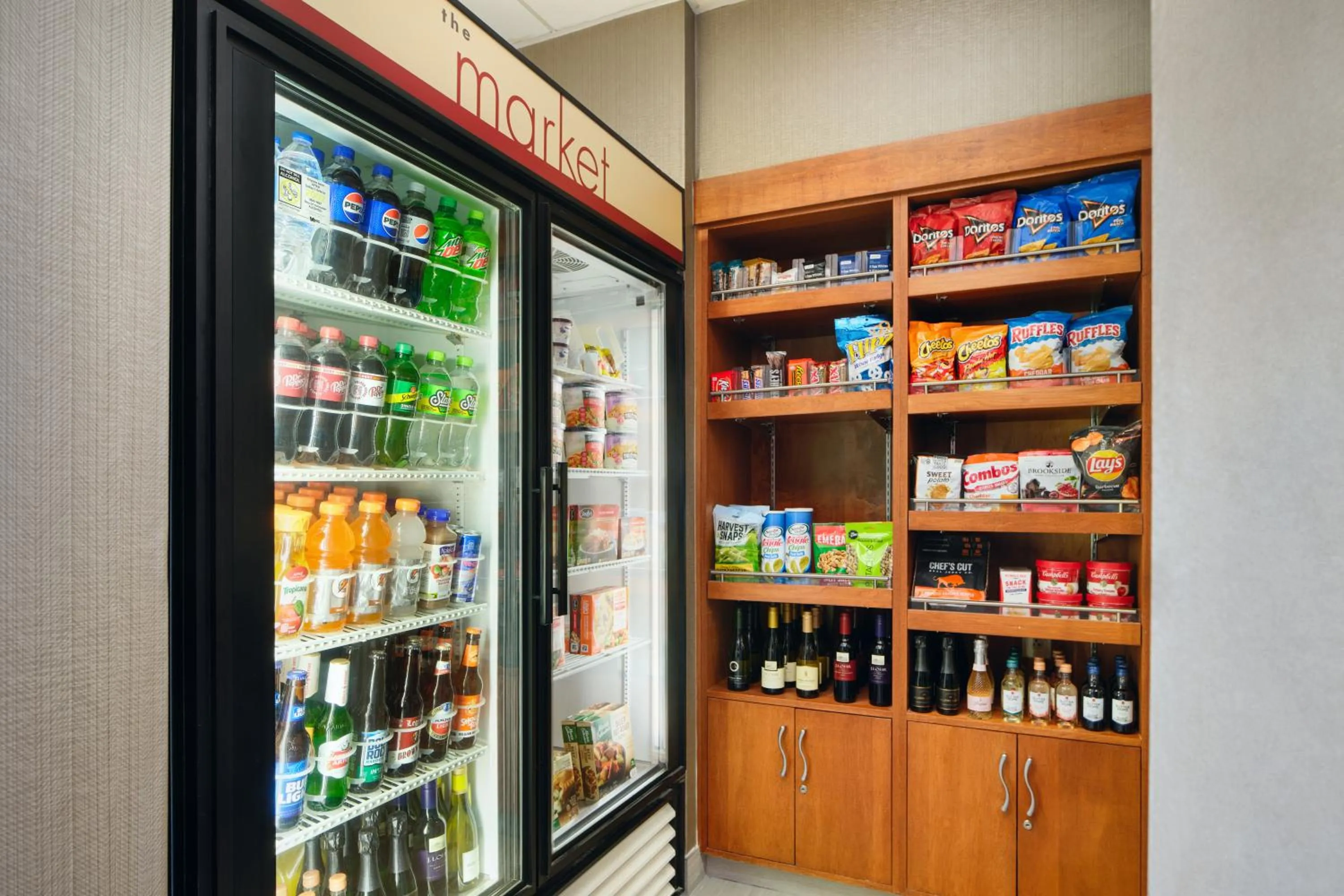 Food and drinks in SpringHill Suites Richmond Northwest