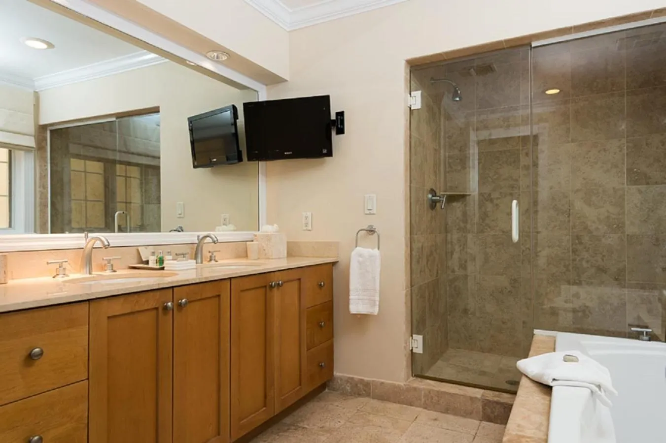 Shower in Villa Renaissance