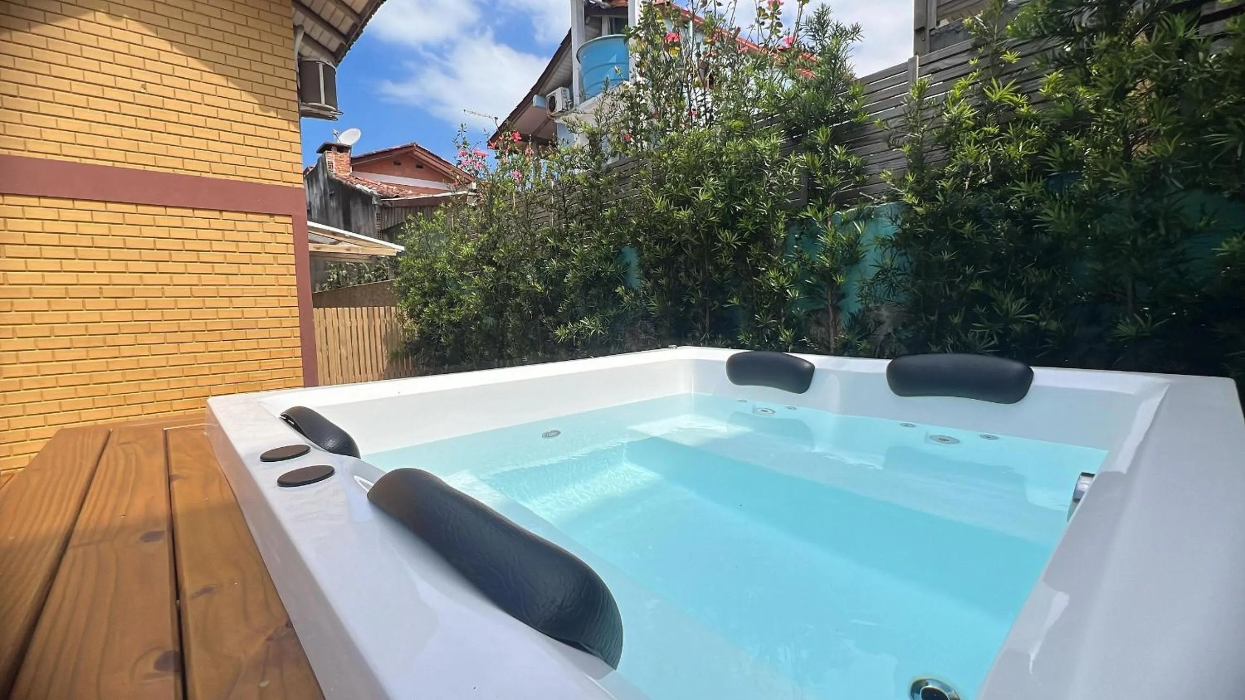 Hot Tub in Pousada Hanalie by - Easy Hotéis